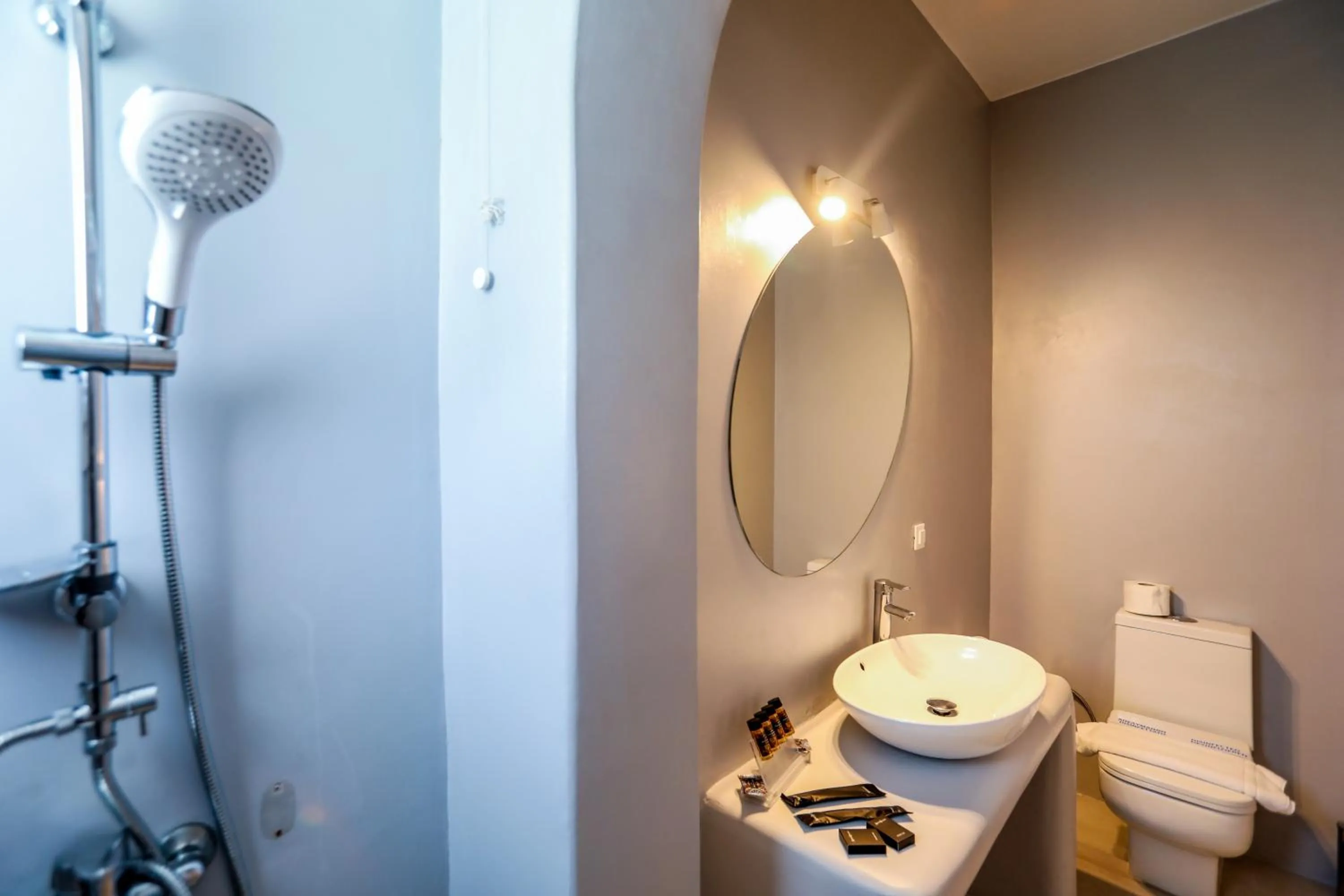 Shower in Casa Grande Hotel