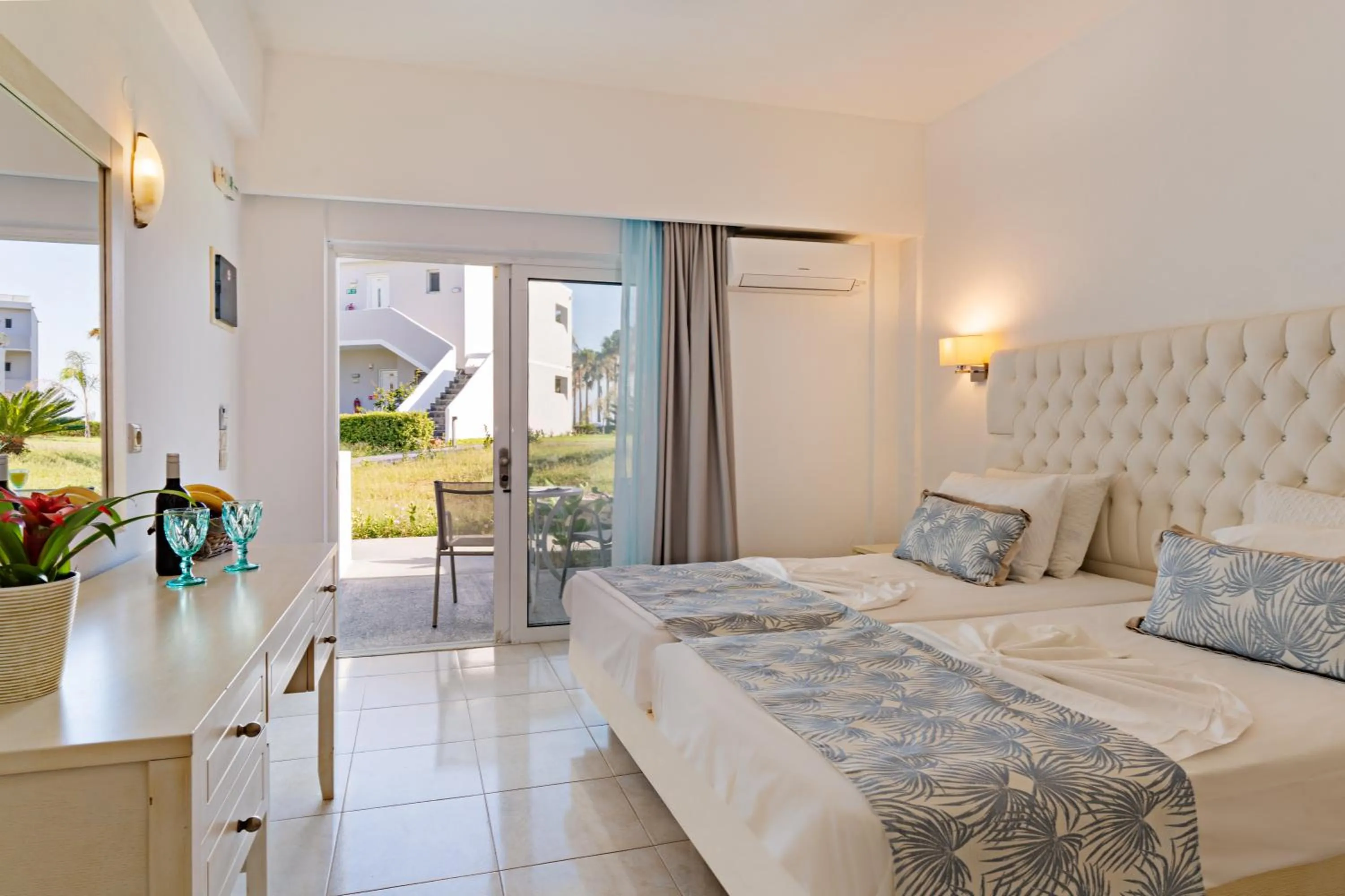 Photo of the whole room in Delfina Tropic Beach