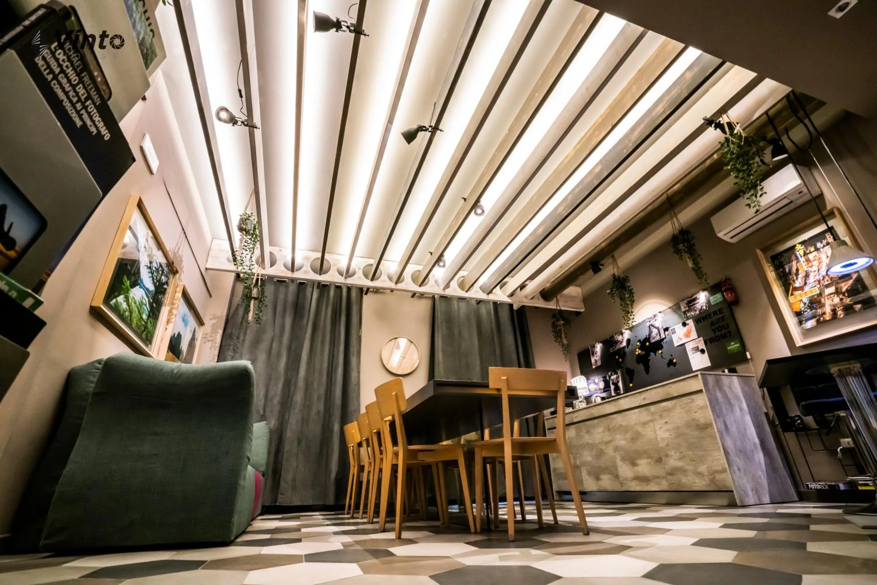 Communal lounge/ TV room in Vinto House Salerno Downtown