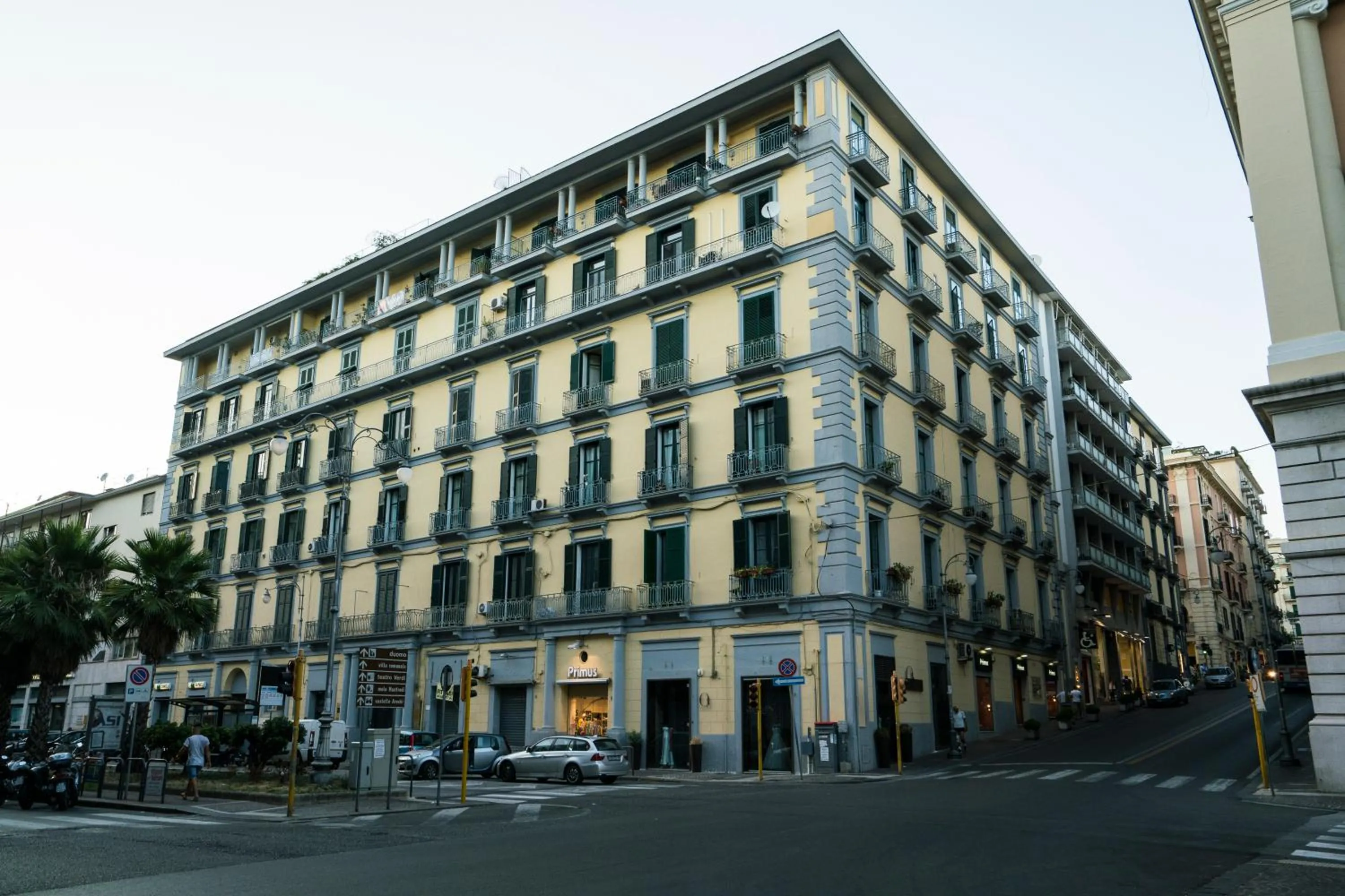Property building in Vinto House Salerno Downtown
