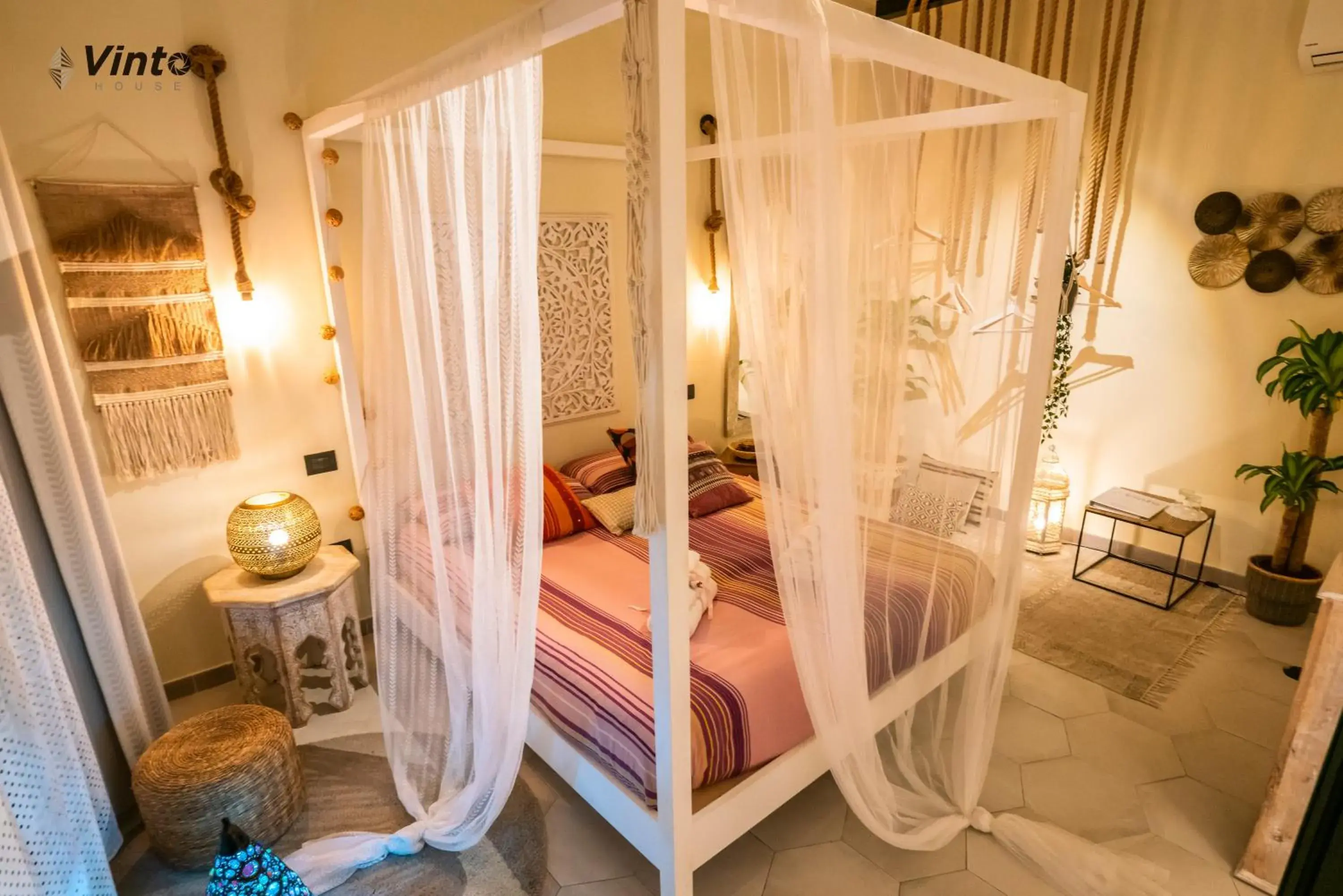 Deluxe Double Room in Vinto House Salerno Downtown Deluxe Double Room in Vinto House Salerno Downtown