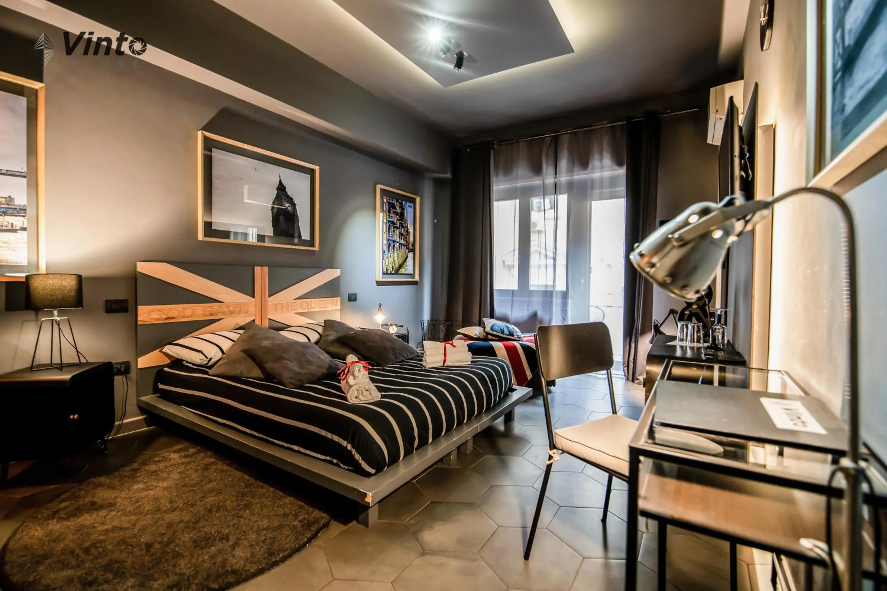 Photo of the whole room in Vinto House Salerno Downtown