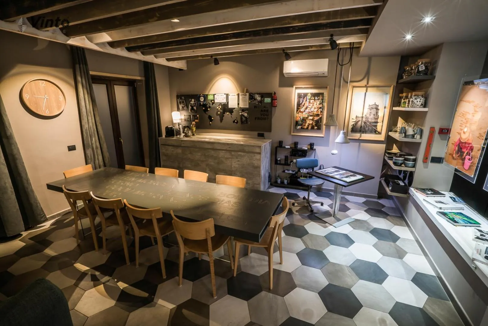 Communal lounge/ TV room in Vinto House Salerno Downtown