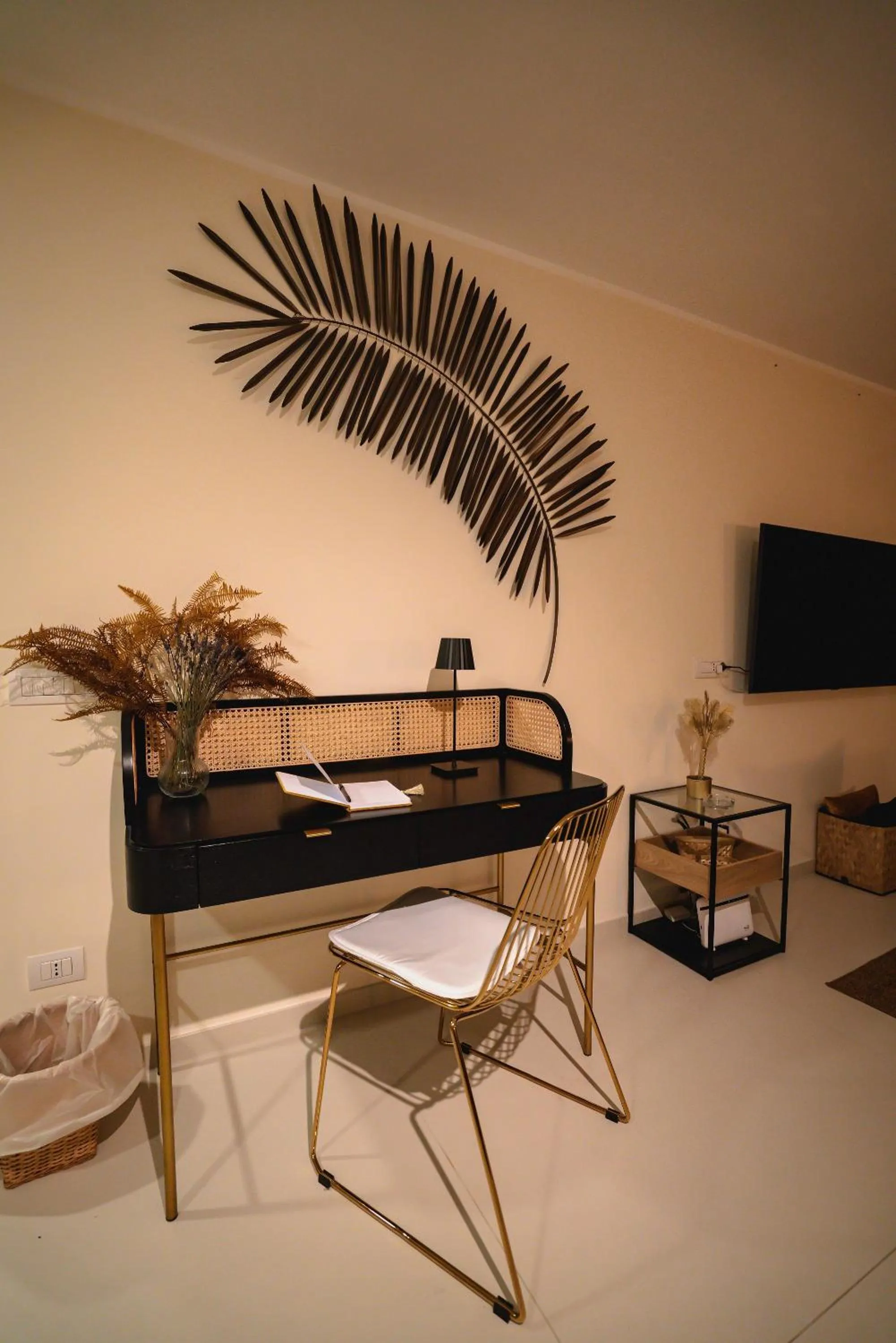 Seating area in Vinto House Salerno Downtown