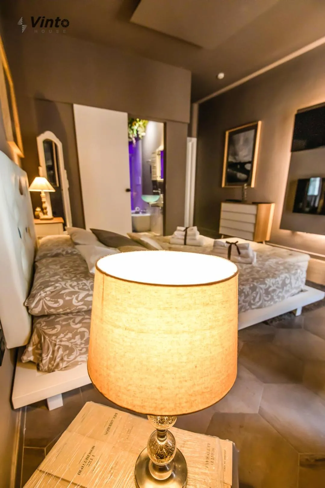 Photo of the whole room, Bed in Vinto House Salerno Downtown