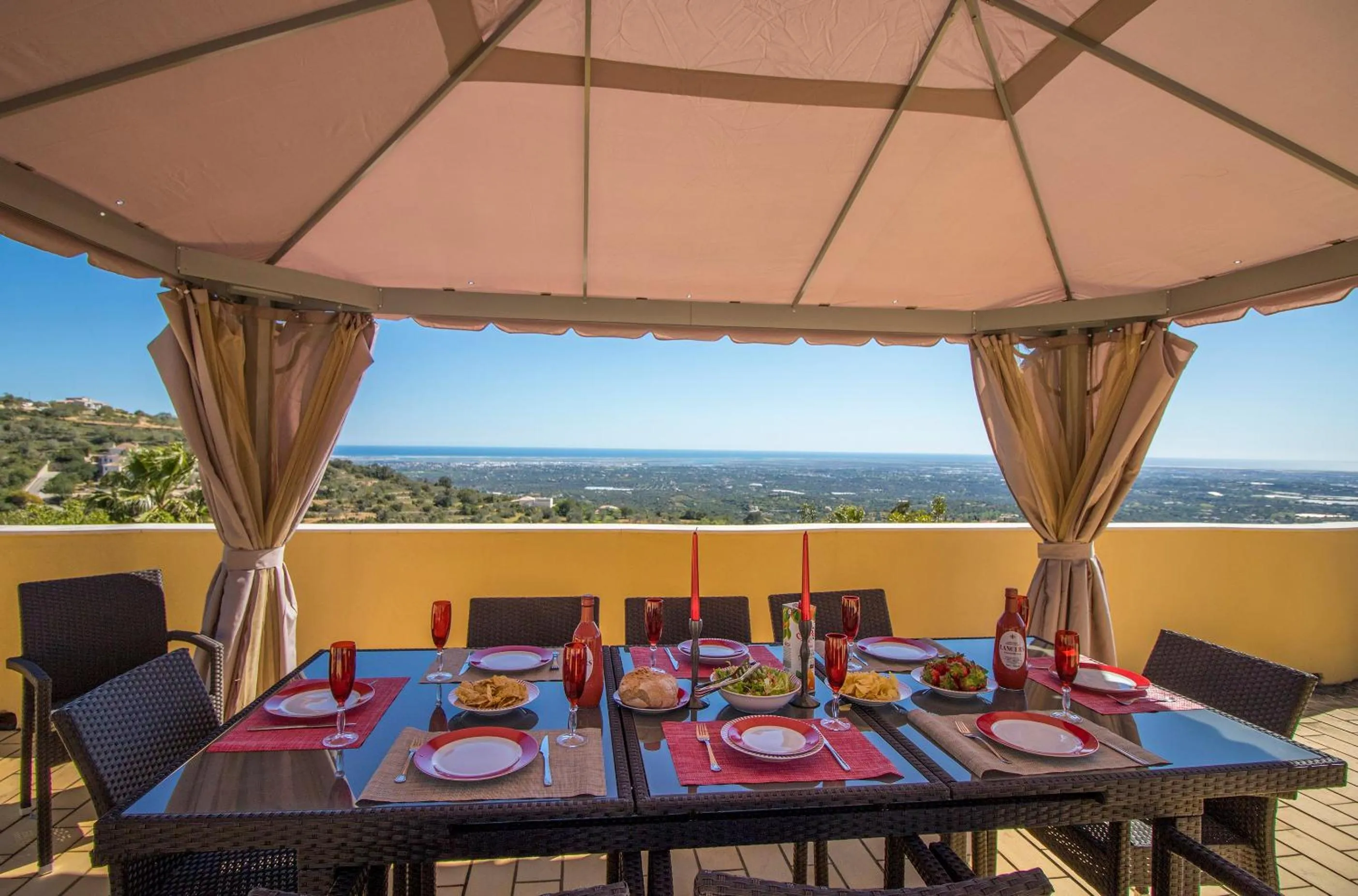 Dining area in Villa Panoramica by Algarve Holidays
