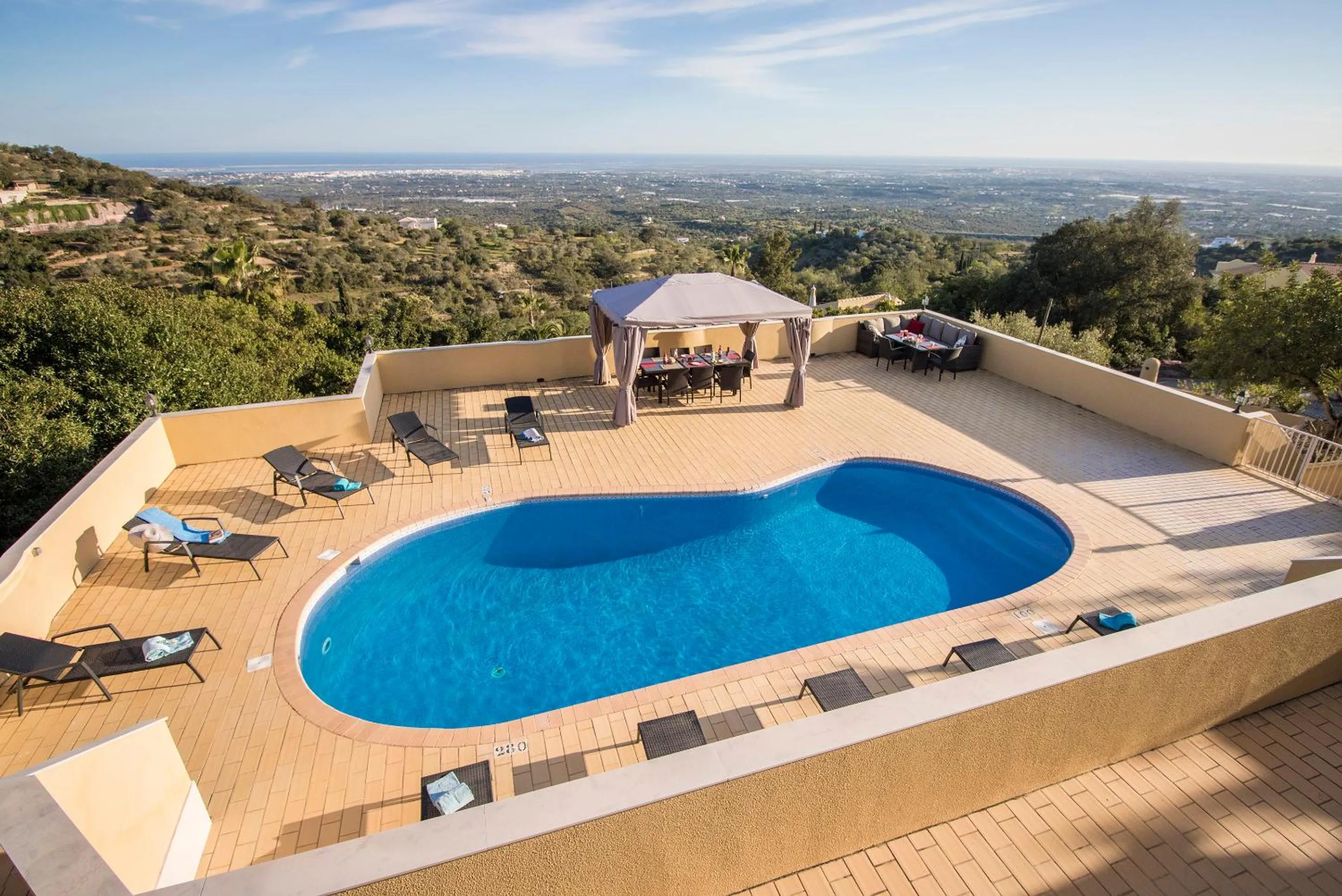 Swimming pool in Villa Panoramica by Algarve Holidays