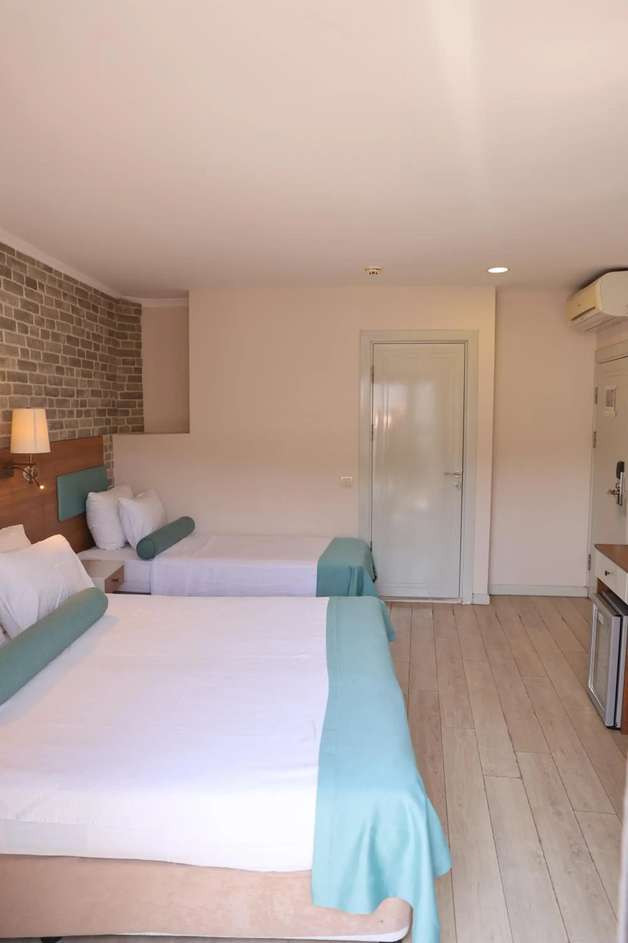 Photo of the whole room, Bed in Sardinia Otel Photo of the whole room, Bed in Sardinia Otel