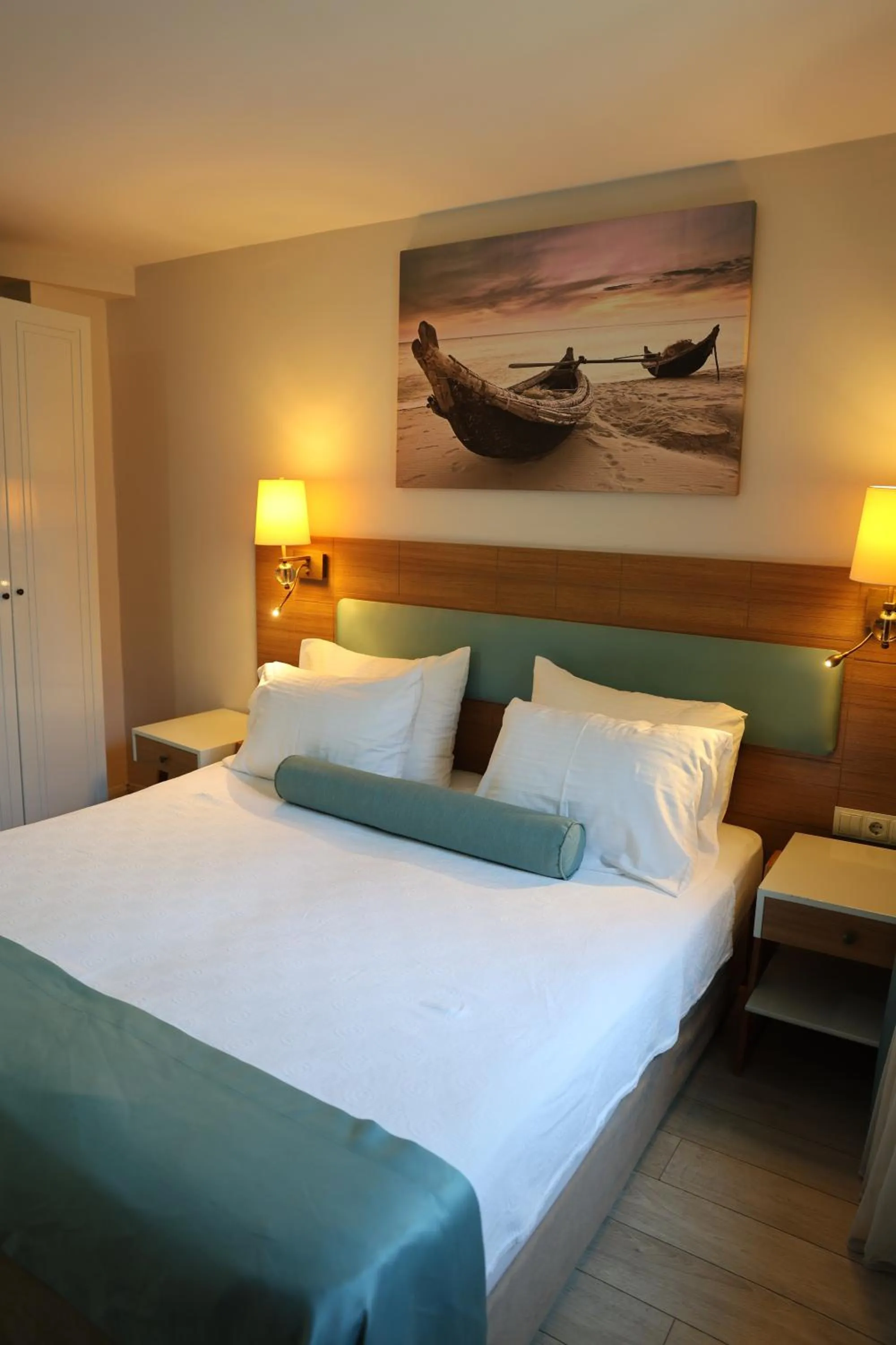 Photo of the whole room, Bed in Sardinia Otel