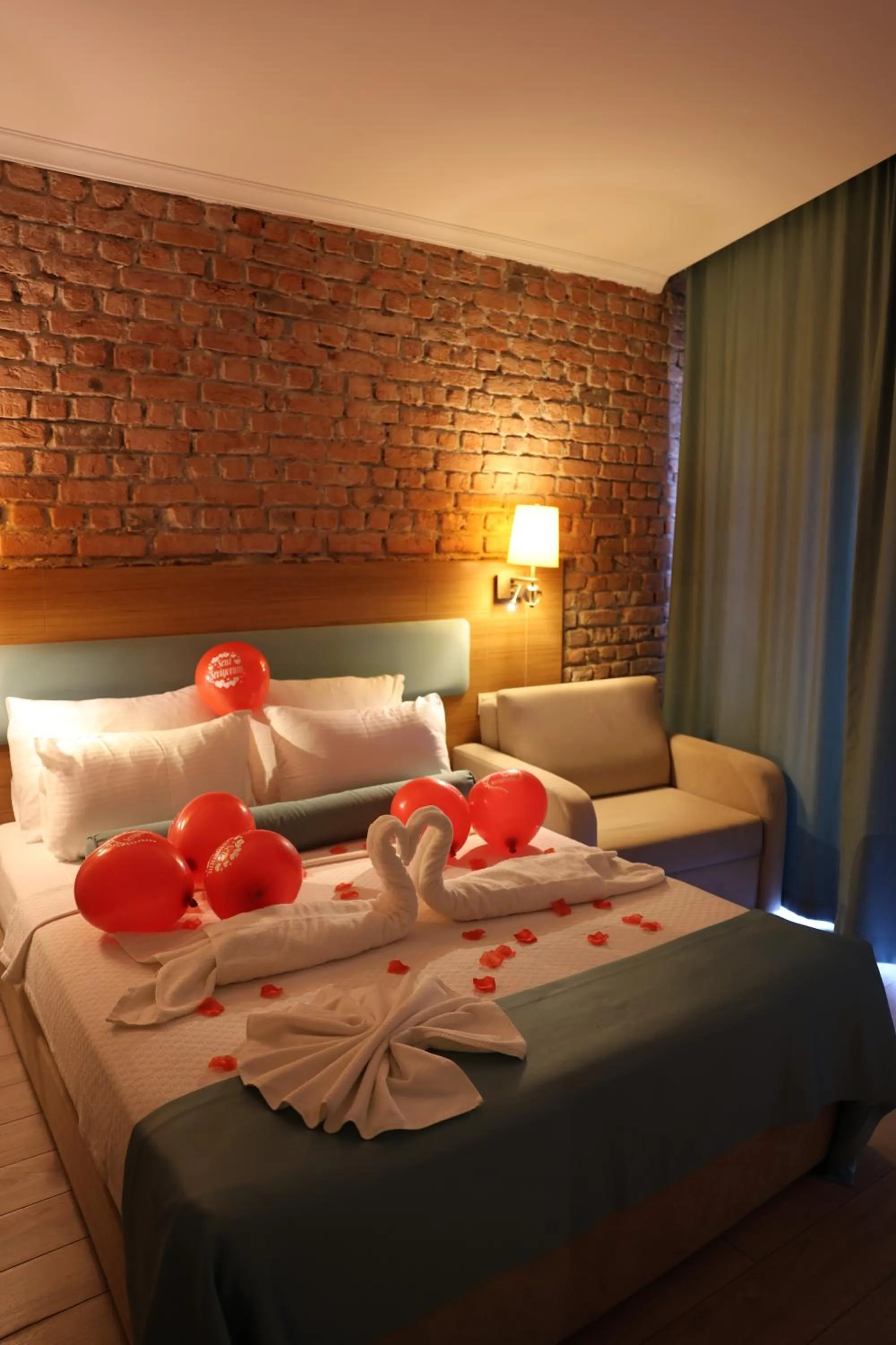 Photo of the whole room, Bed in Sardinia Otel