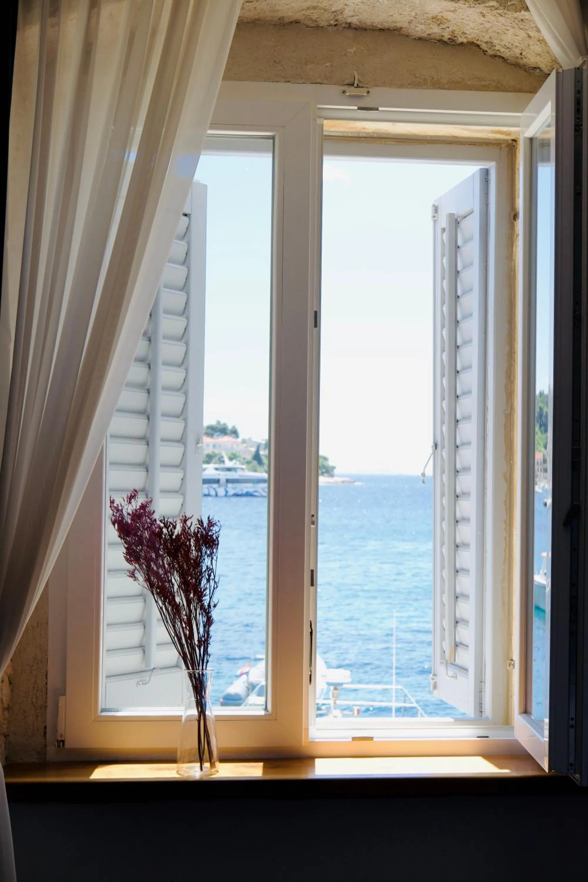 Day in Hvar Riva Rooms