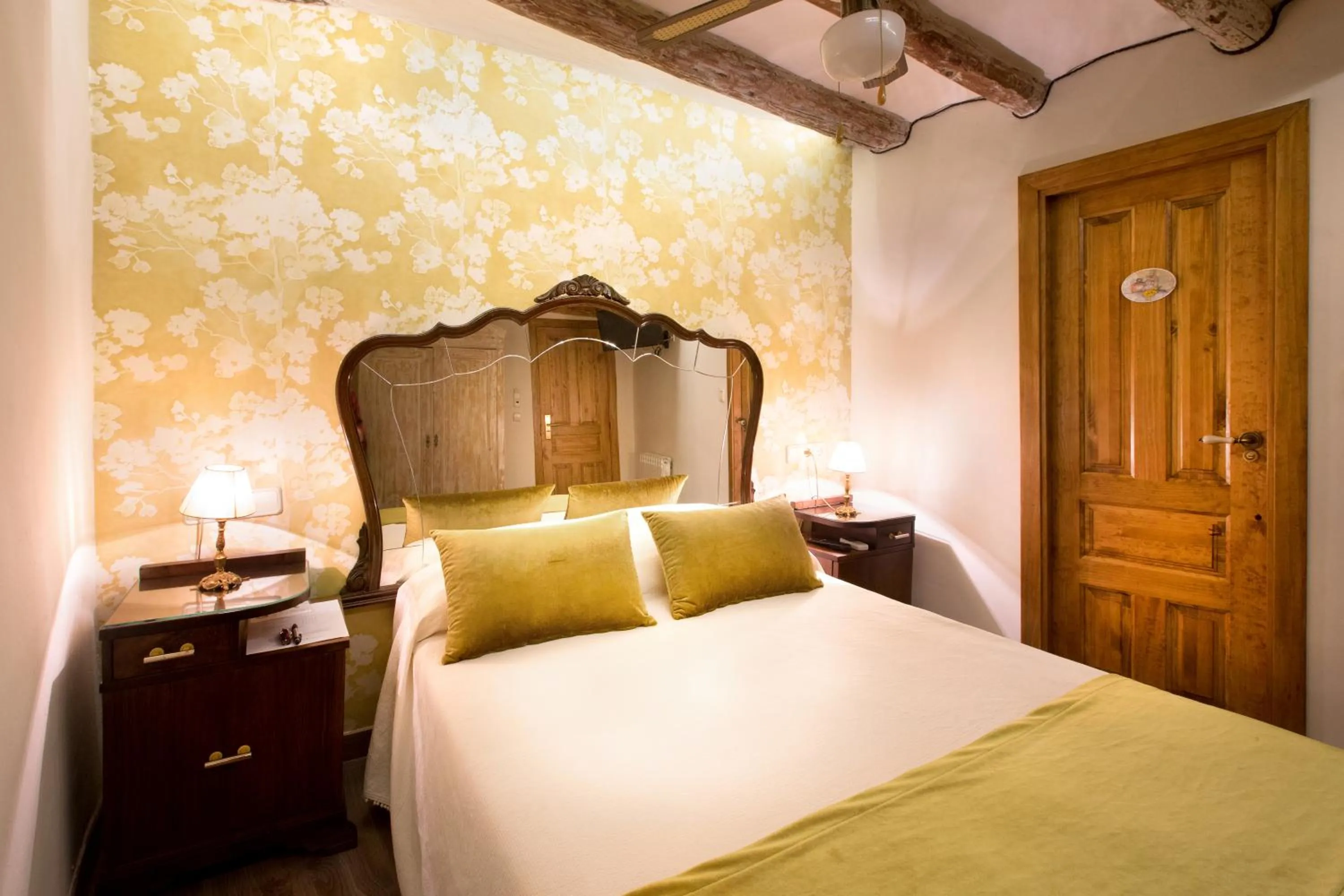 Photo of the whole room, Bed in Hotel Villa San Jorge