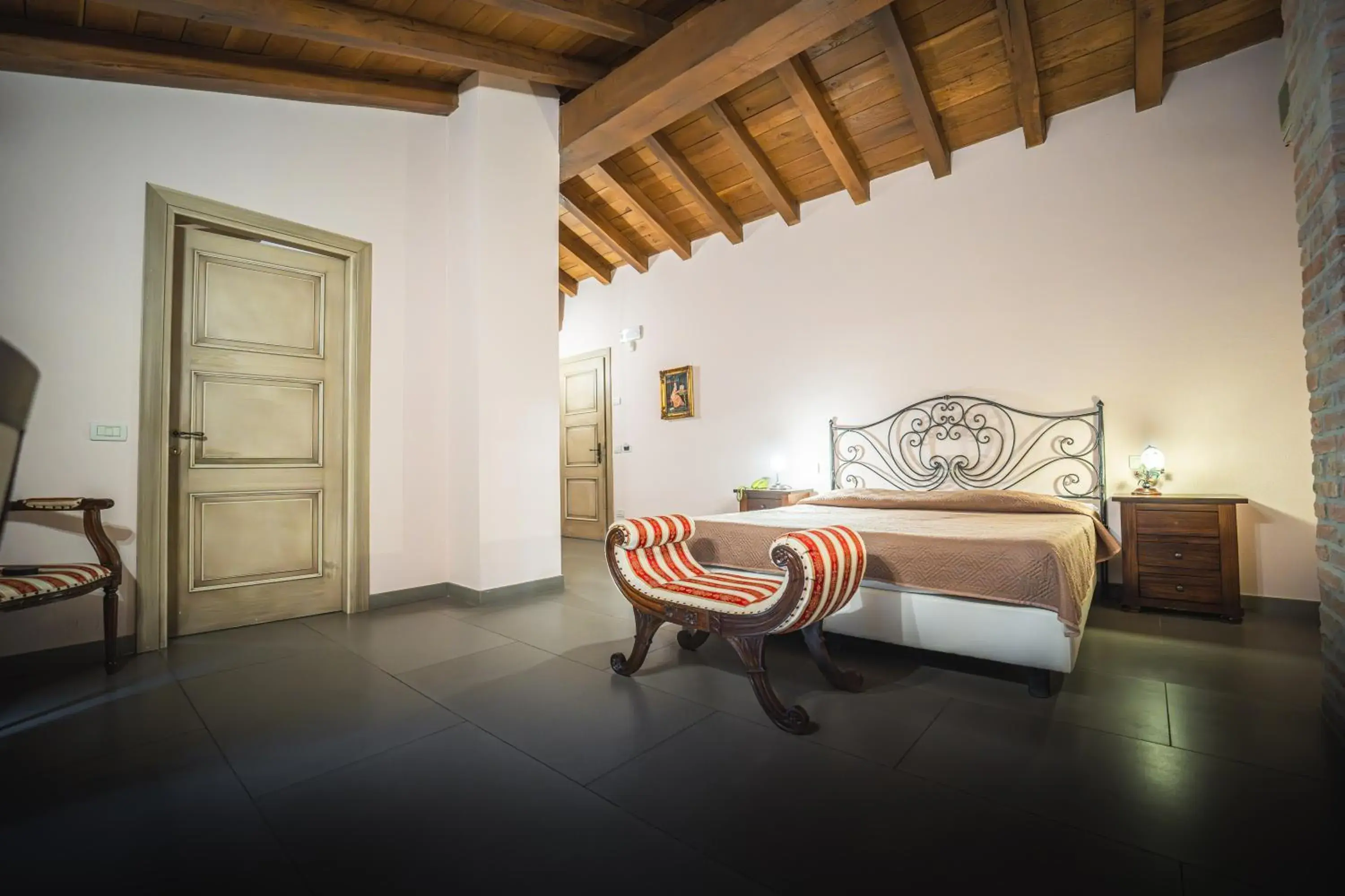 Superior Double Room in Hotel La Tavola Rotonda Superior Double Room in Hotel La Tavola Rotonda