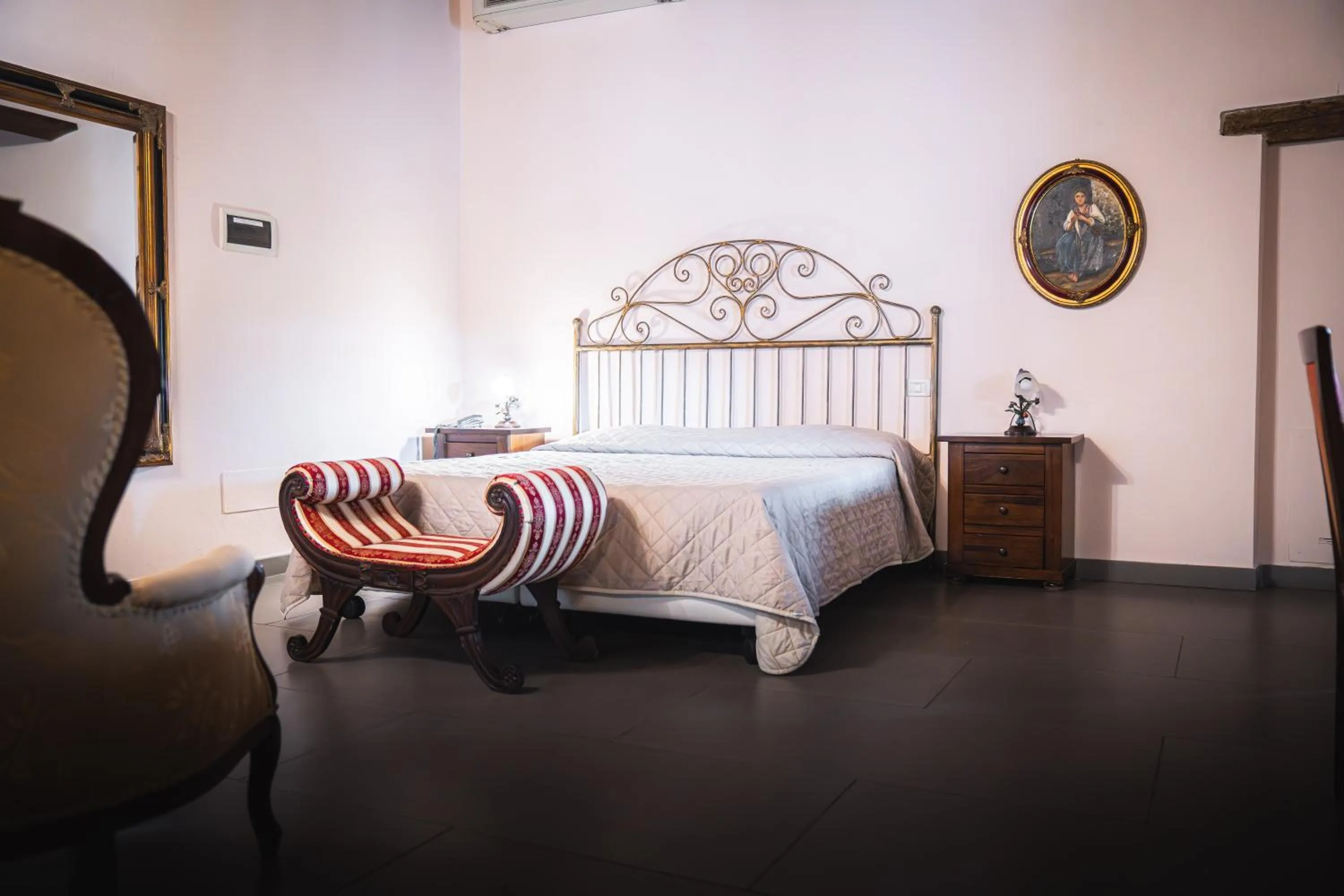 Bed in Hotel La Tavola Rotonda