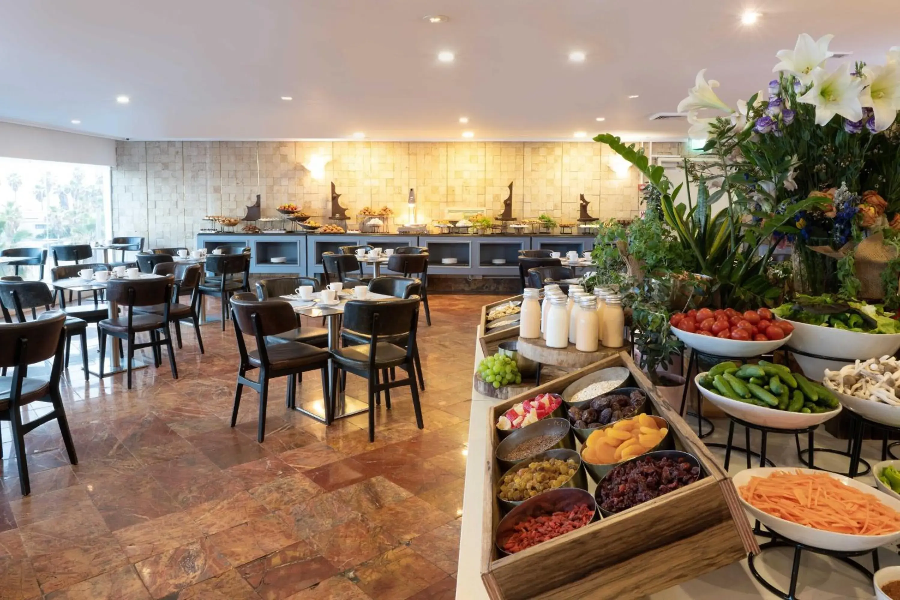 Restaurant/places to eat in Crowne Plaza Tel Aviv Beach by IHG Restaurant/places to eat in Crowne Plaza Tel Aviv Beach by IHG