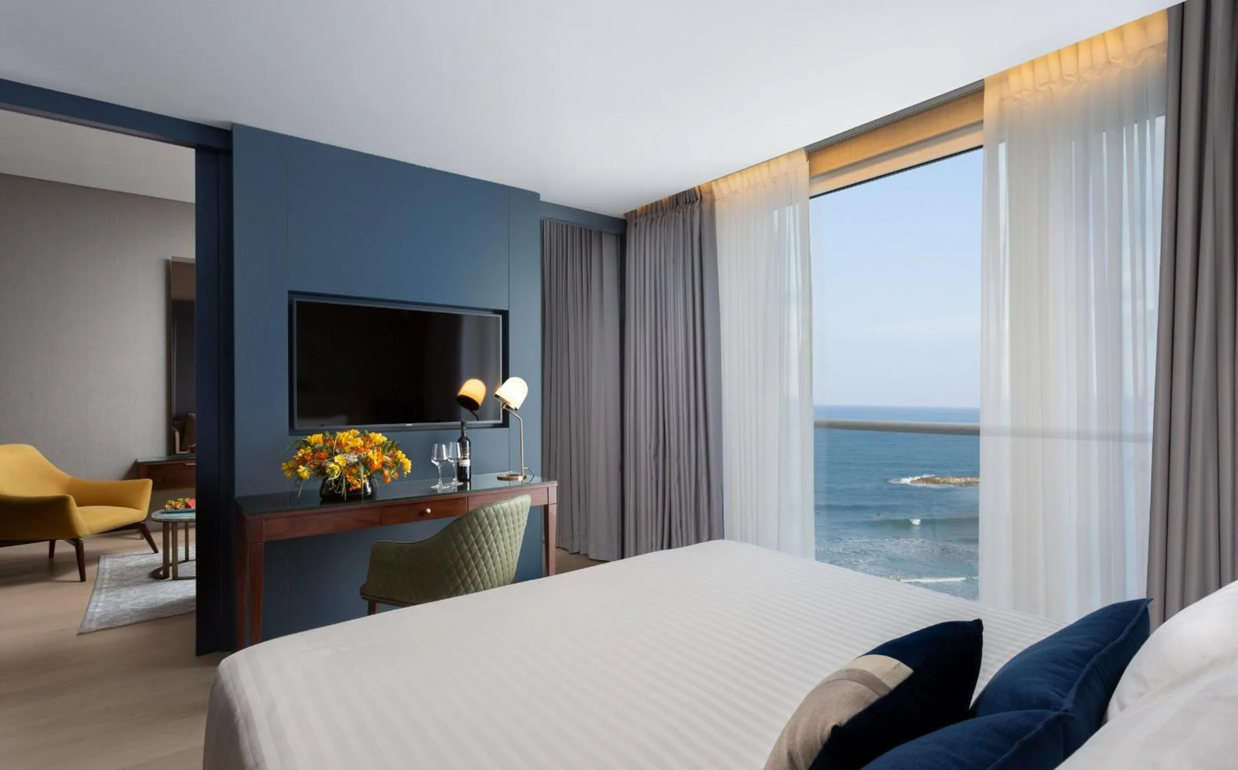 Photo of the whole room, Bed in Crowne Plaza Tel Aviv Beach by IHG