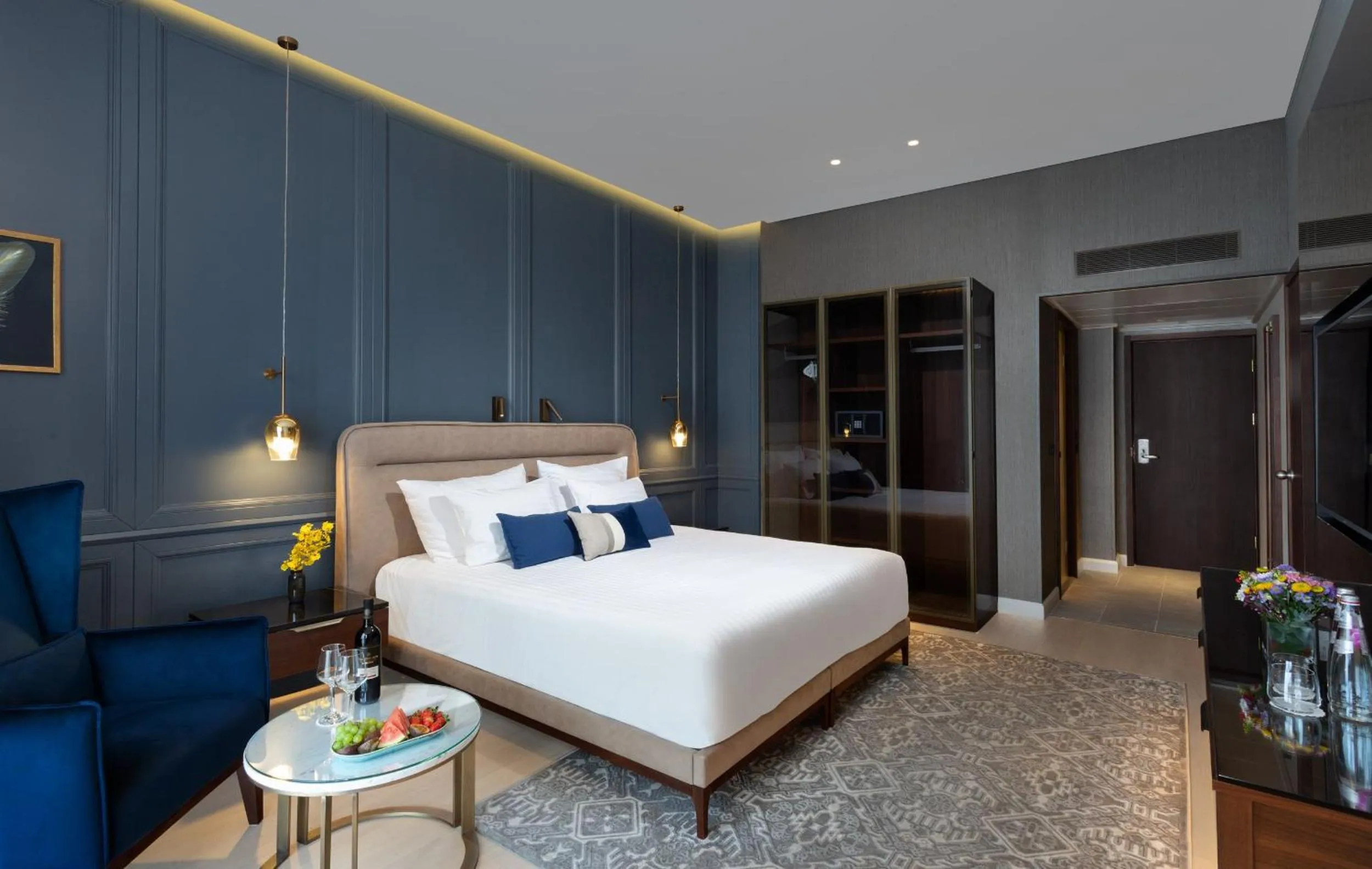 Photo of the whole room, Bed in Crowne Plaza Tel Aviv Beach by IHG