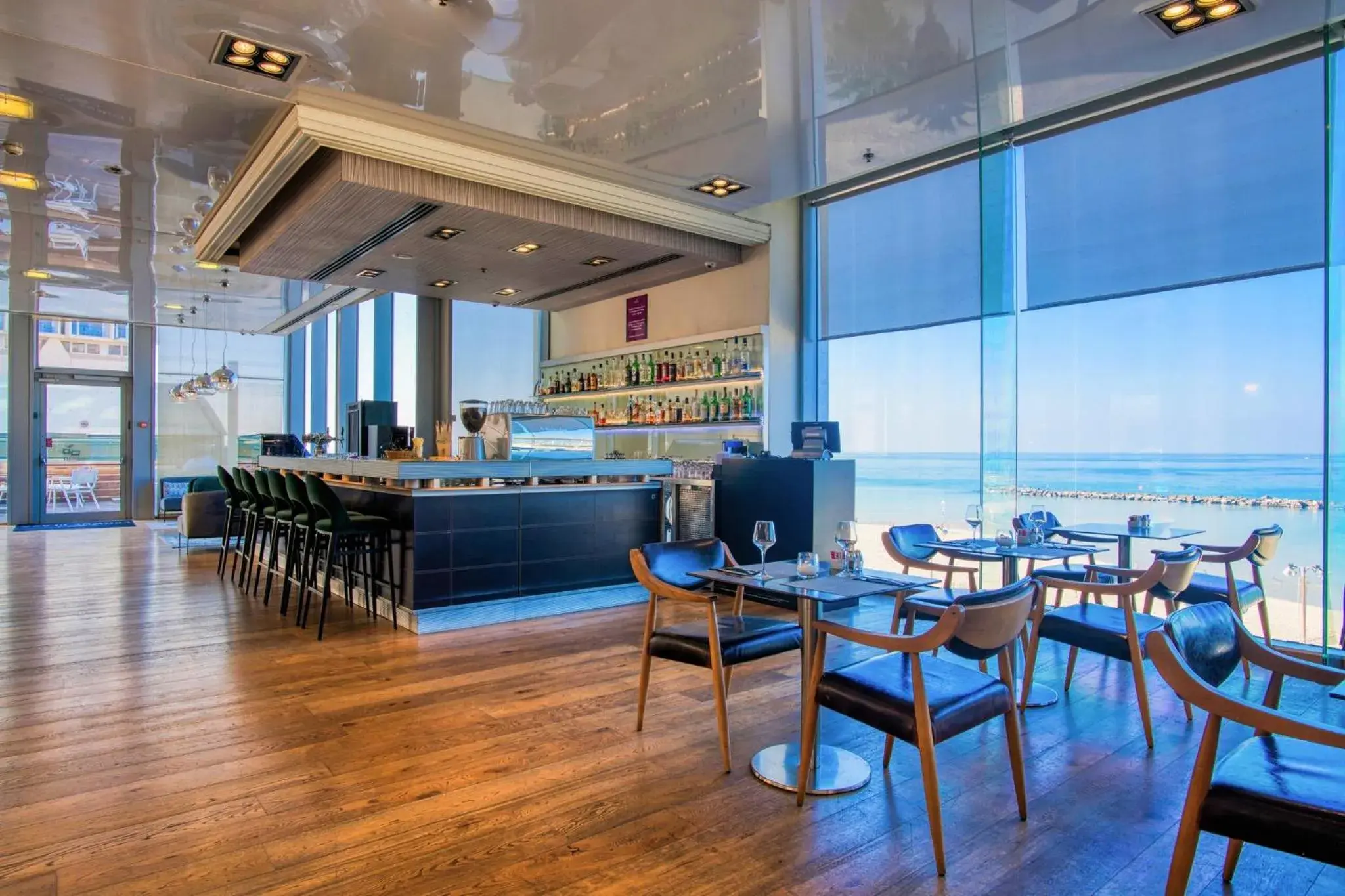 Lounge or bar in Crowne Plaza Tel Aviv Beach by IHG Lounge or bar in Crowne Plaza Tel Aviv Beach by IHG