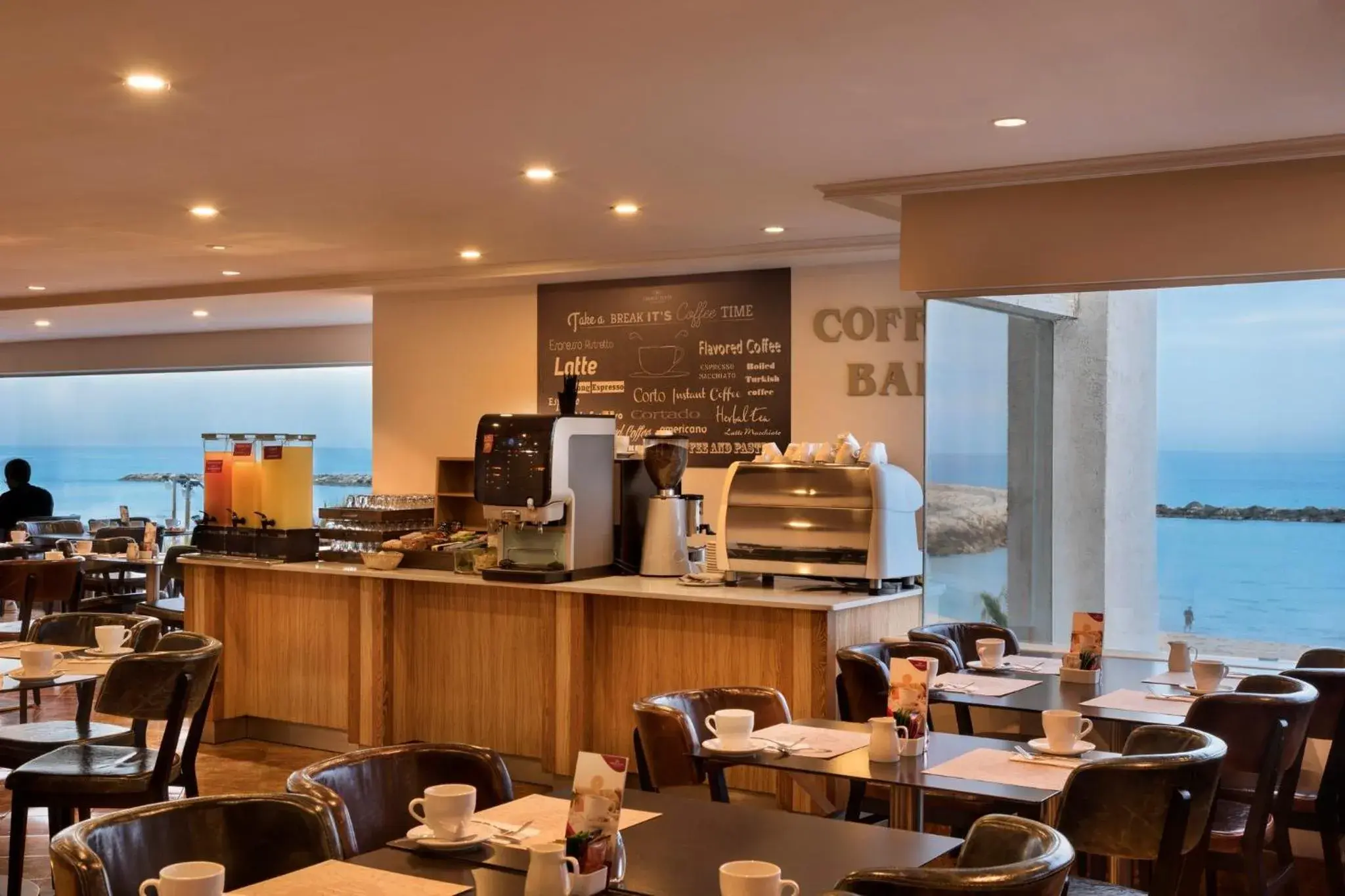 Restaurant/places to eat in Crowne Plaza Tel Aviv Beach by IHG Restaurant/places to eat in Crowne Plaza Tel Aviv Beach by IHG