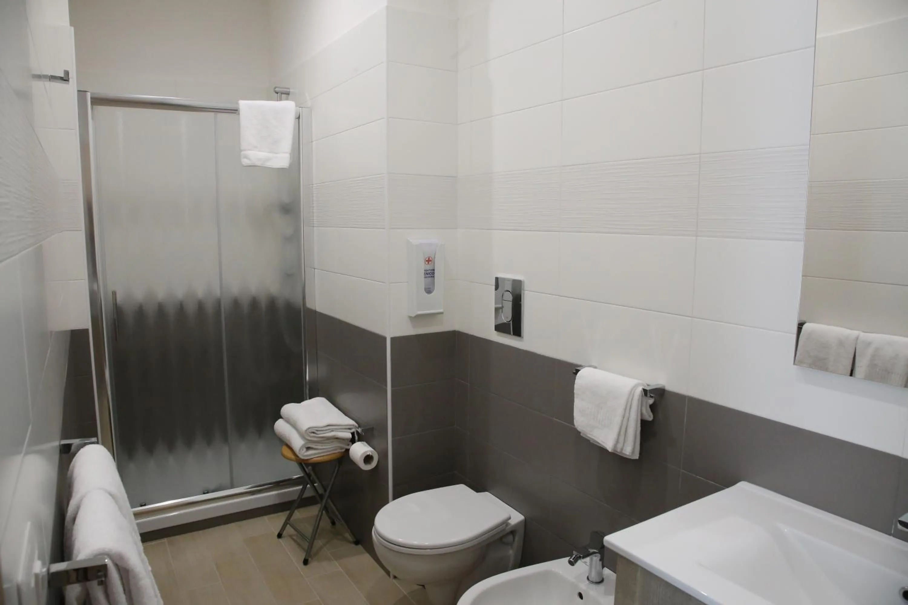 Shower in Sorrento Coast Suites B&B