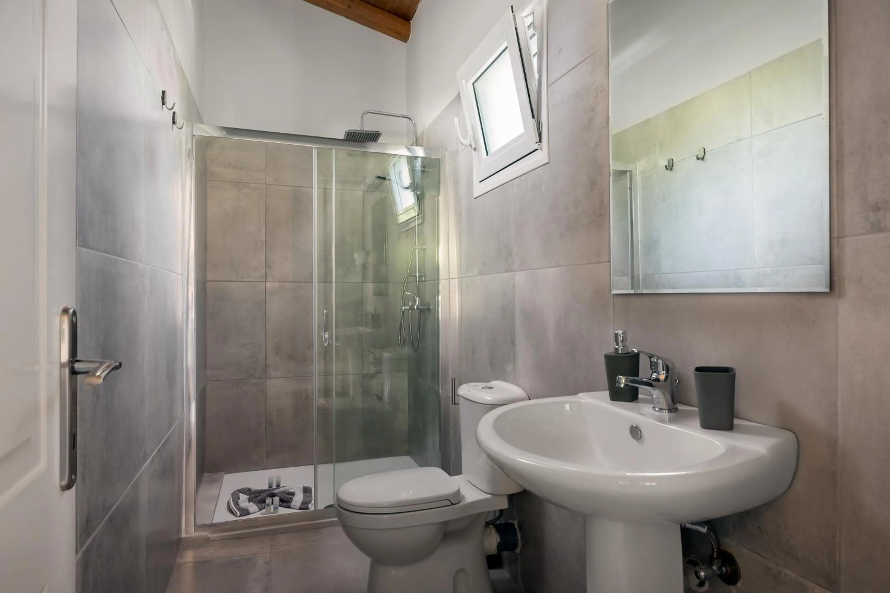 Bathroom in Folies Corfu Town Hotel Apartments