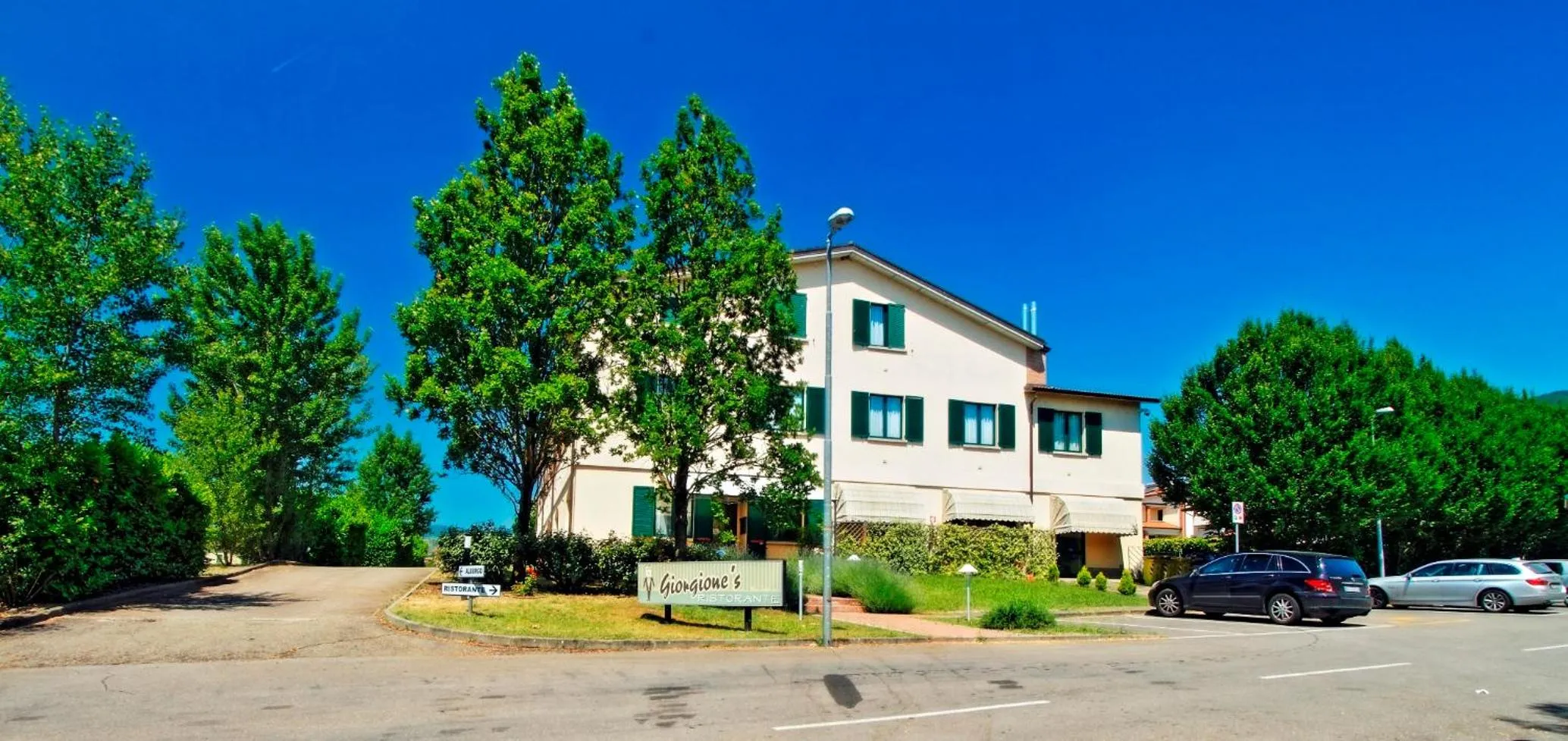Facade/entrance in Albergo Della Roccia