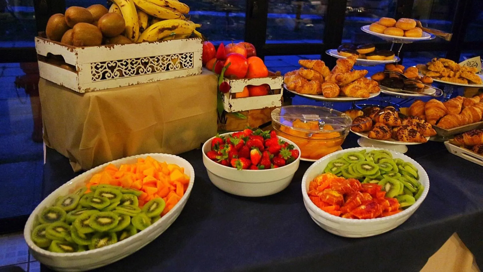 Buffet breakfast in Albergo Della Roccia