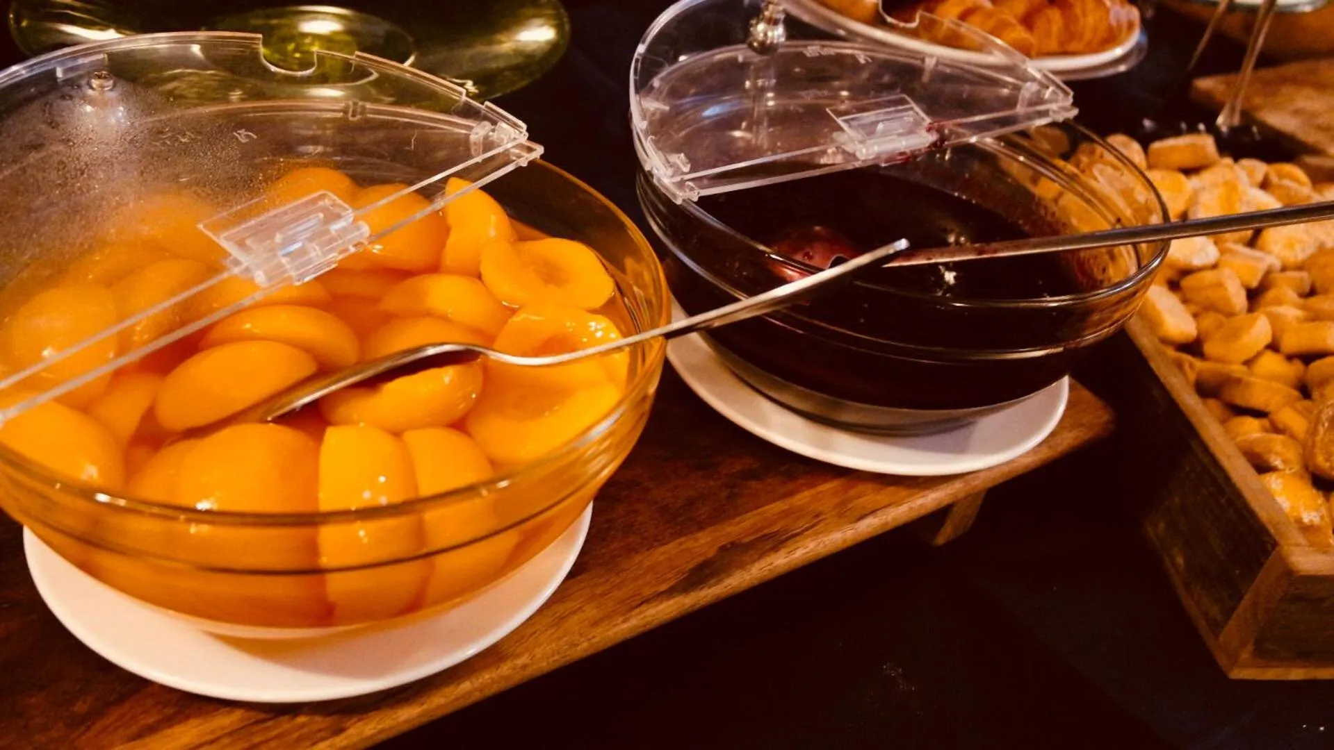 Buffet breakfast in Albergo Della Roccia