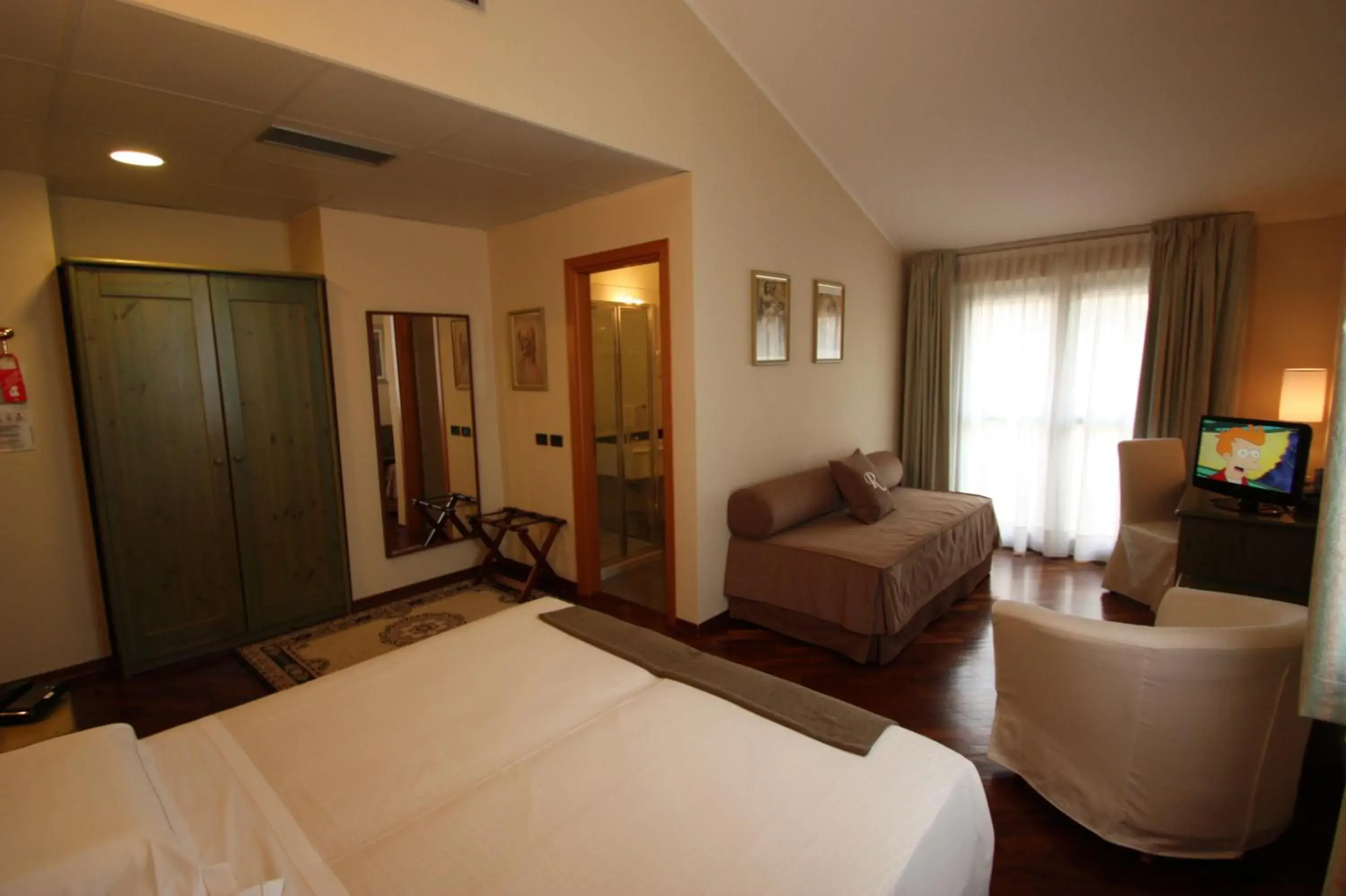 Triple Room - single occupancy in Albergo Della Roccia Triple Room - single occupancy in Albergo Della Roccia