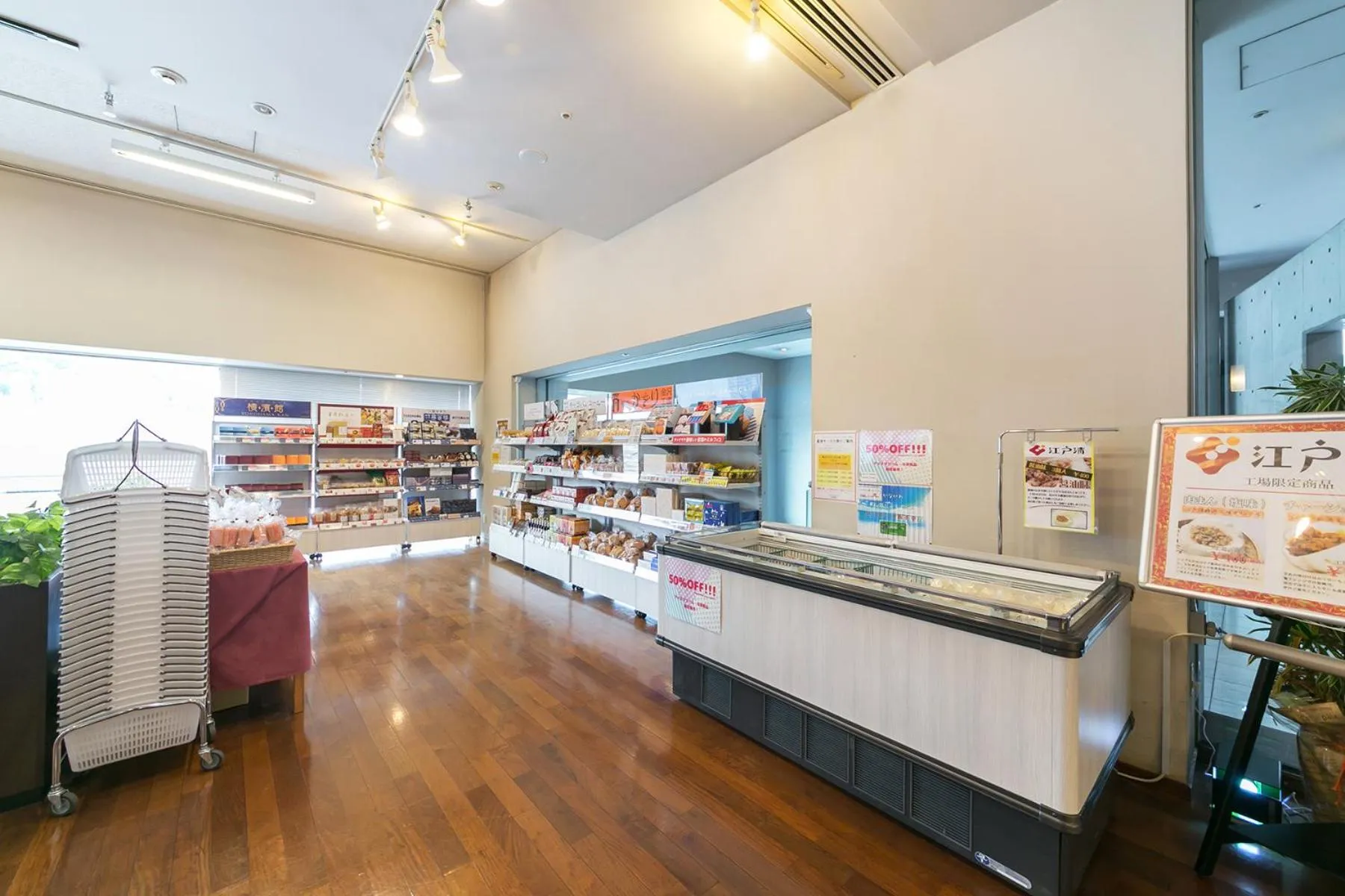 On-site shops in Yokohama Techno Tower Hotel