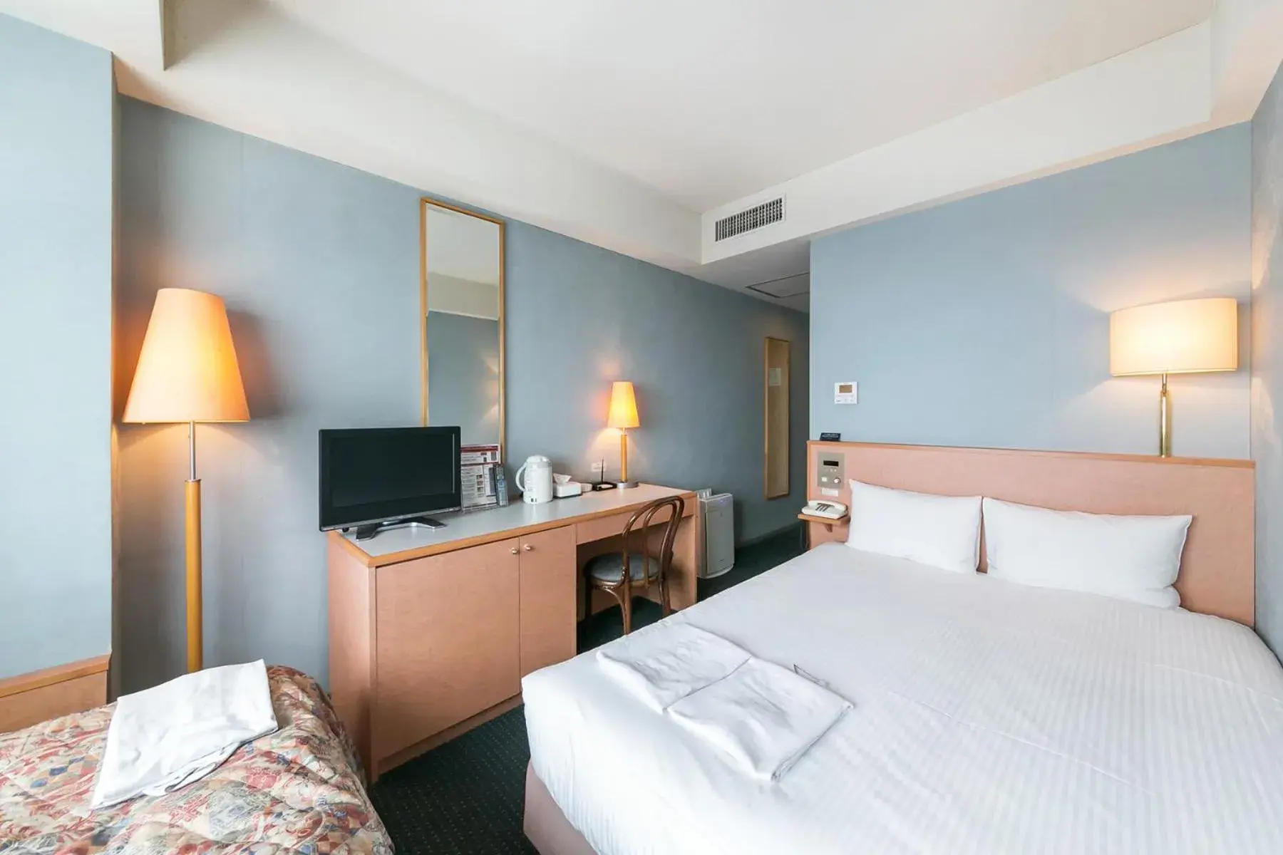 Photo of the whole room, Bed in Yokohama Techno Tower Hotel Photo of the whole room, Bed in Yokohama Techno Tower Hotel