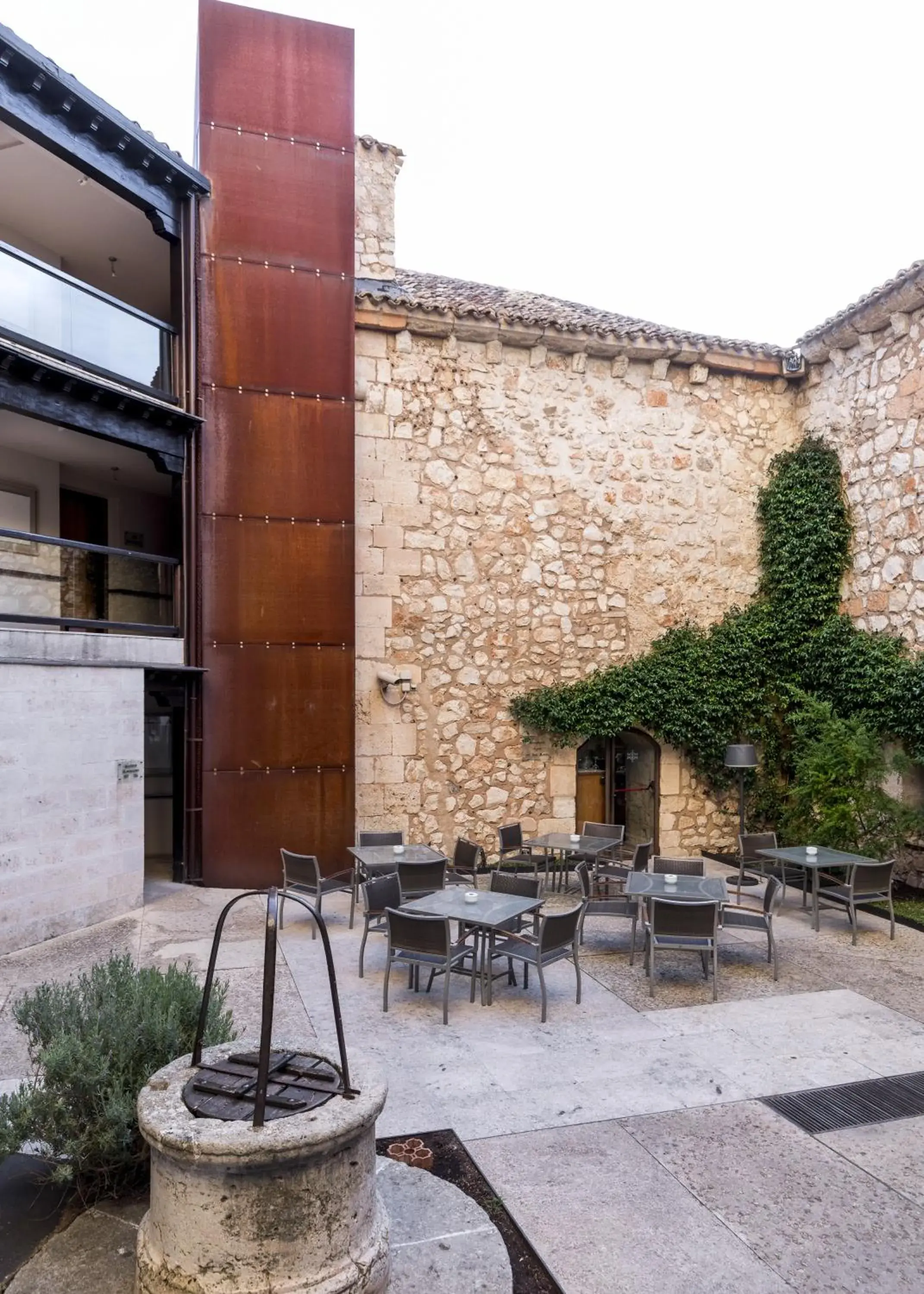 Property building in Parador de Alarcón Property building in Parador de Alarcón