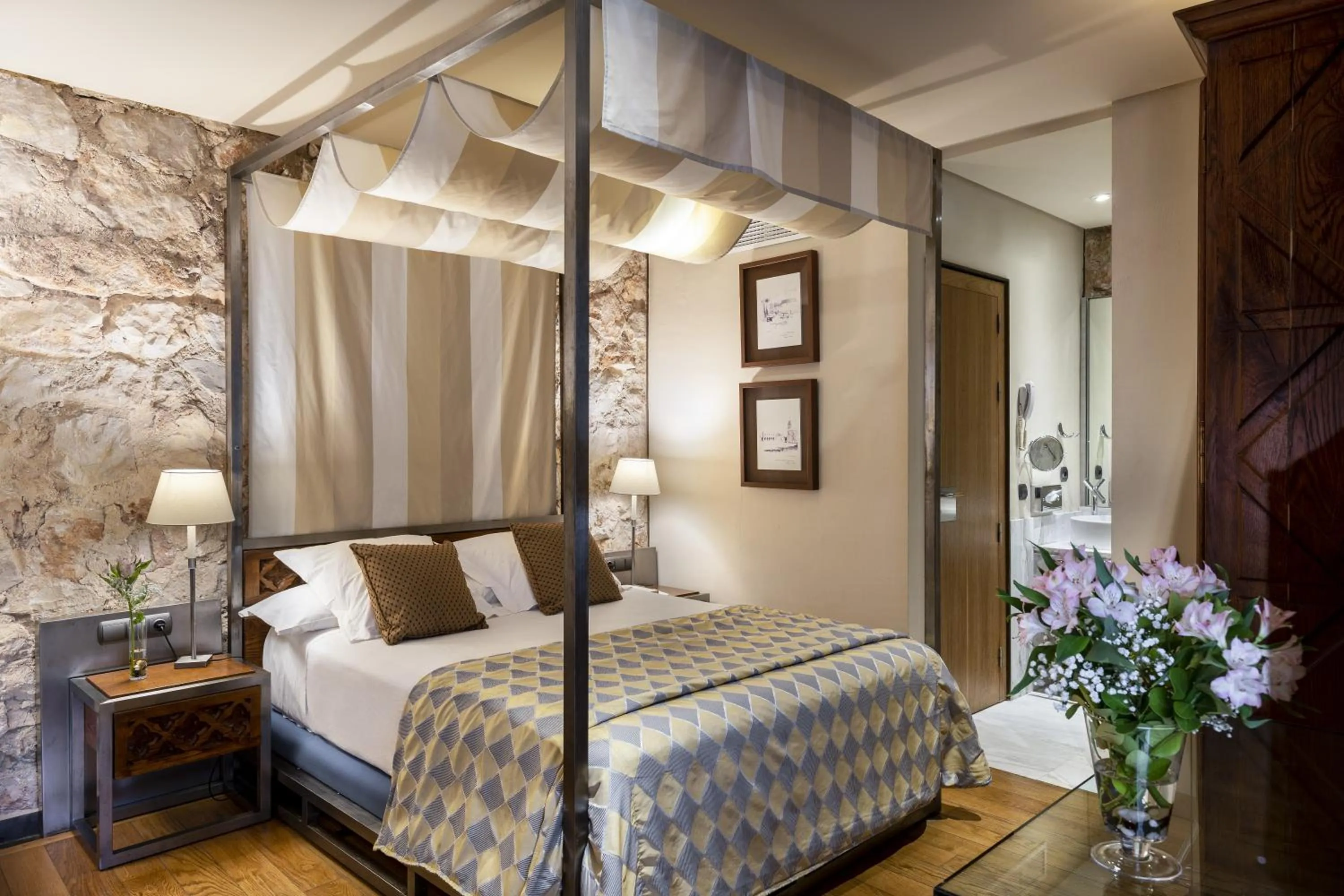 TV and multimedia, Bed in Parador de Alarcón