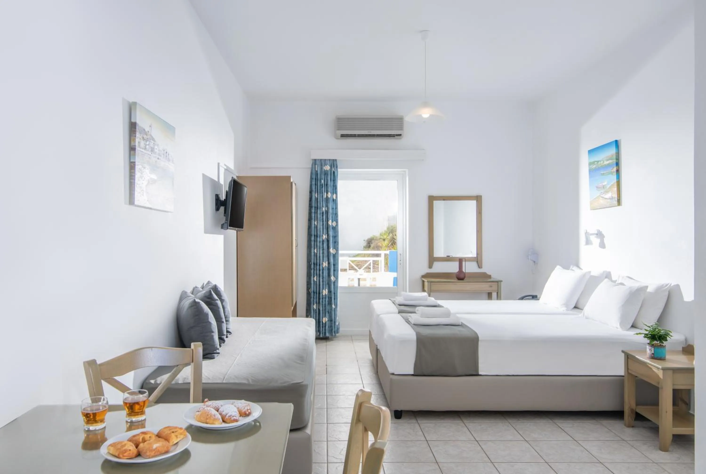 Photo of the whole room in Belvedere Village