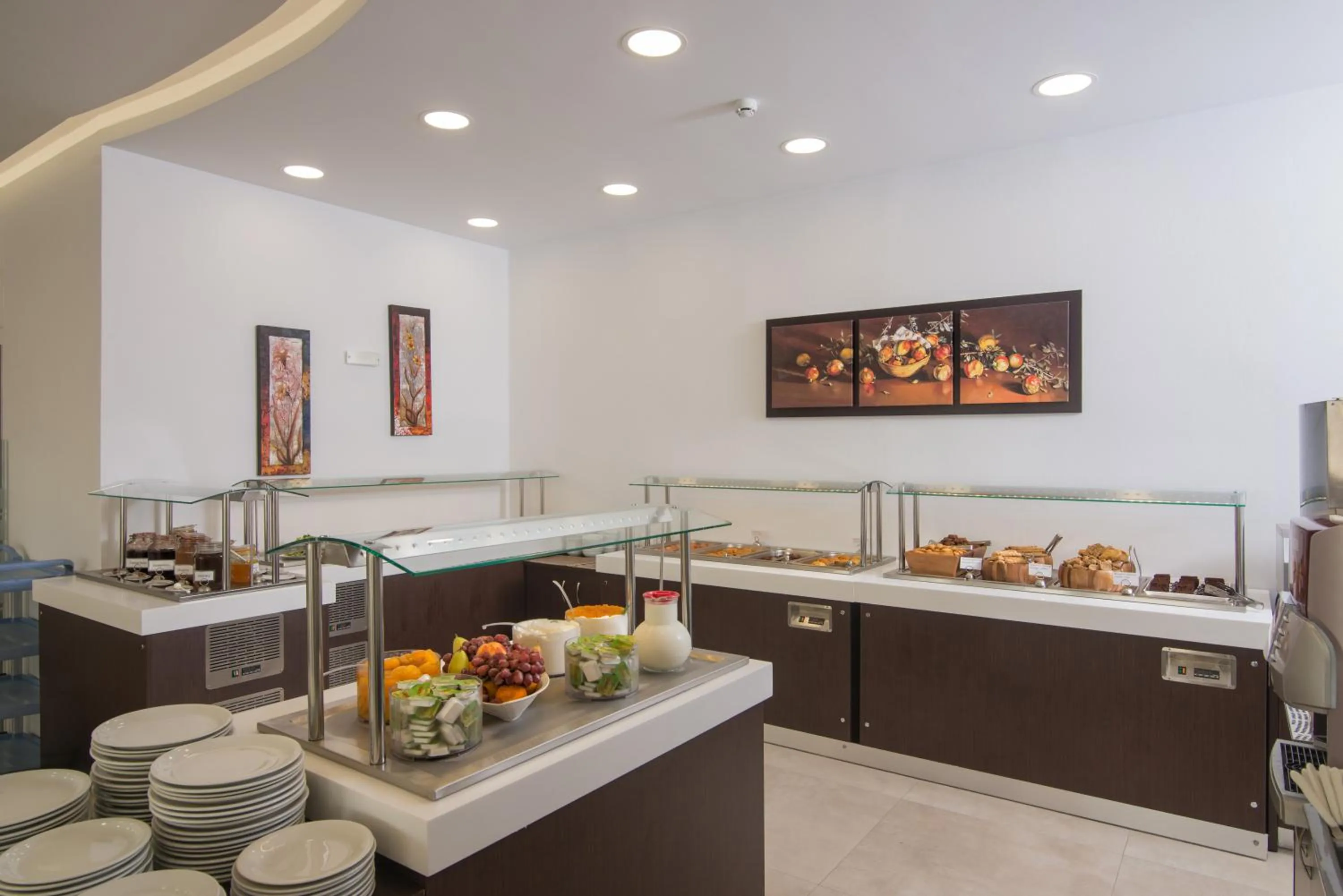 Breakfast in Belvedere Village