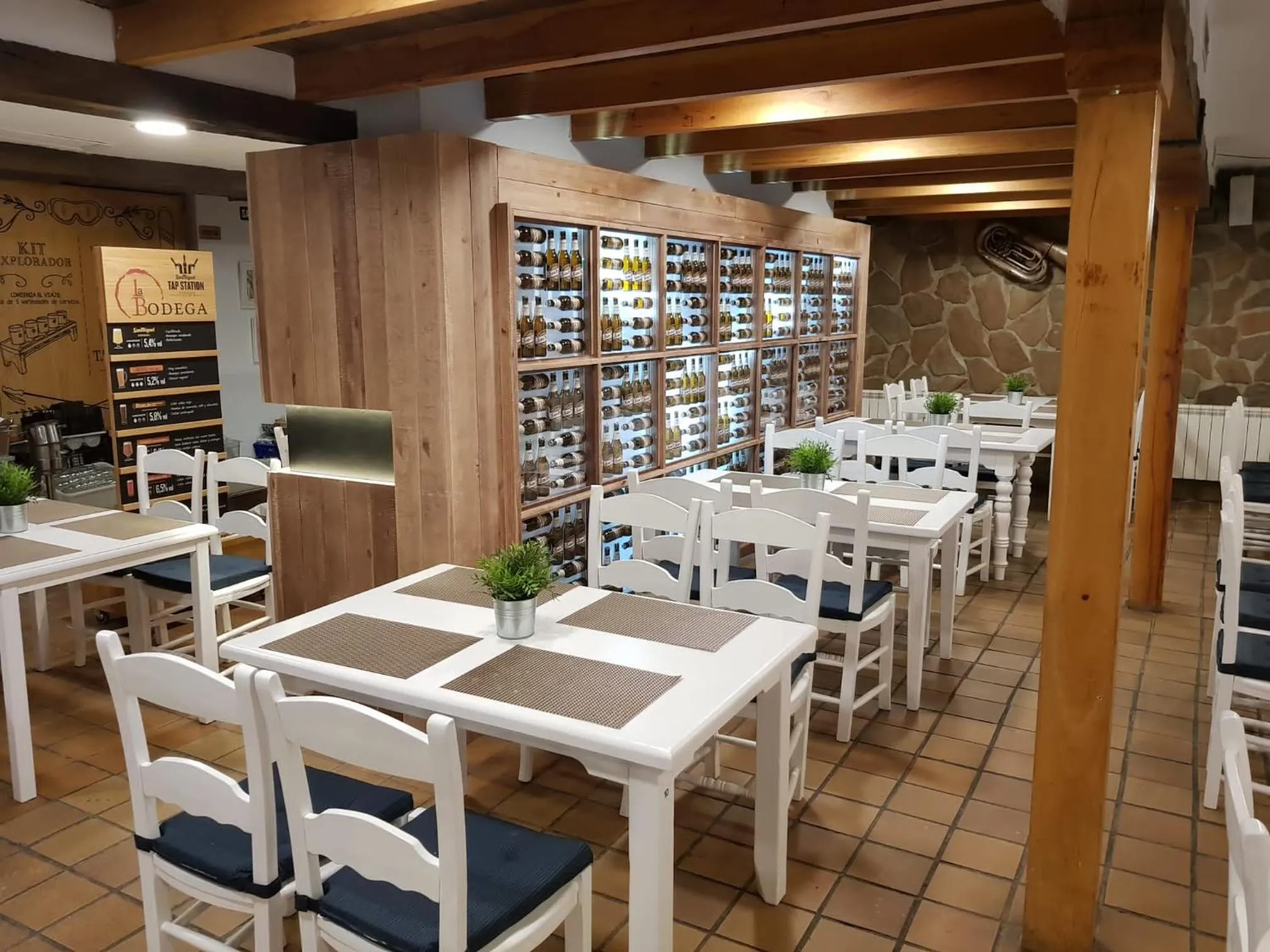 Restaurant/places to eat in Hotel Telecabina