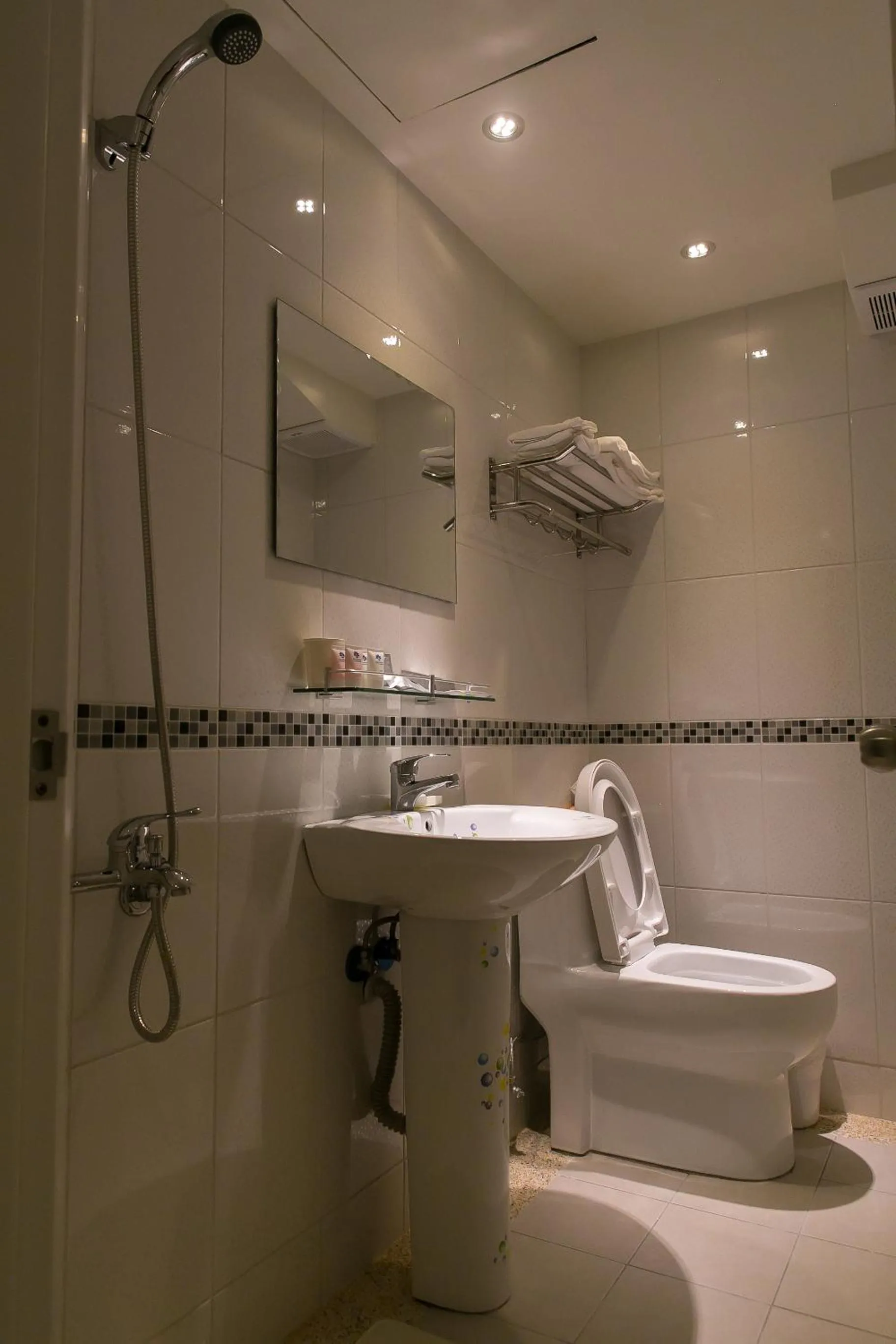 Bathroom in 237 Hotel