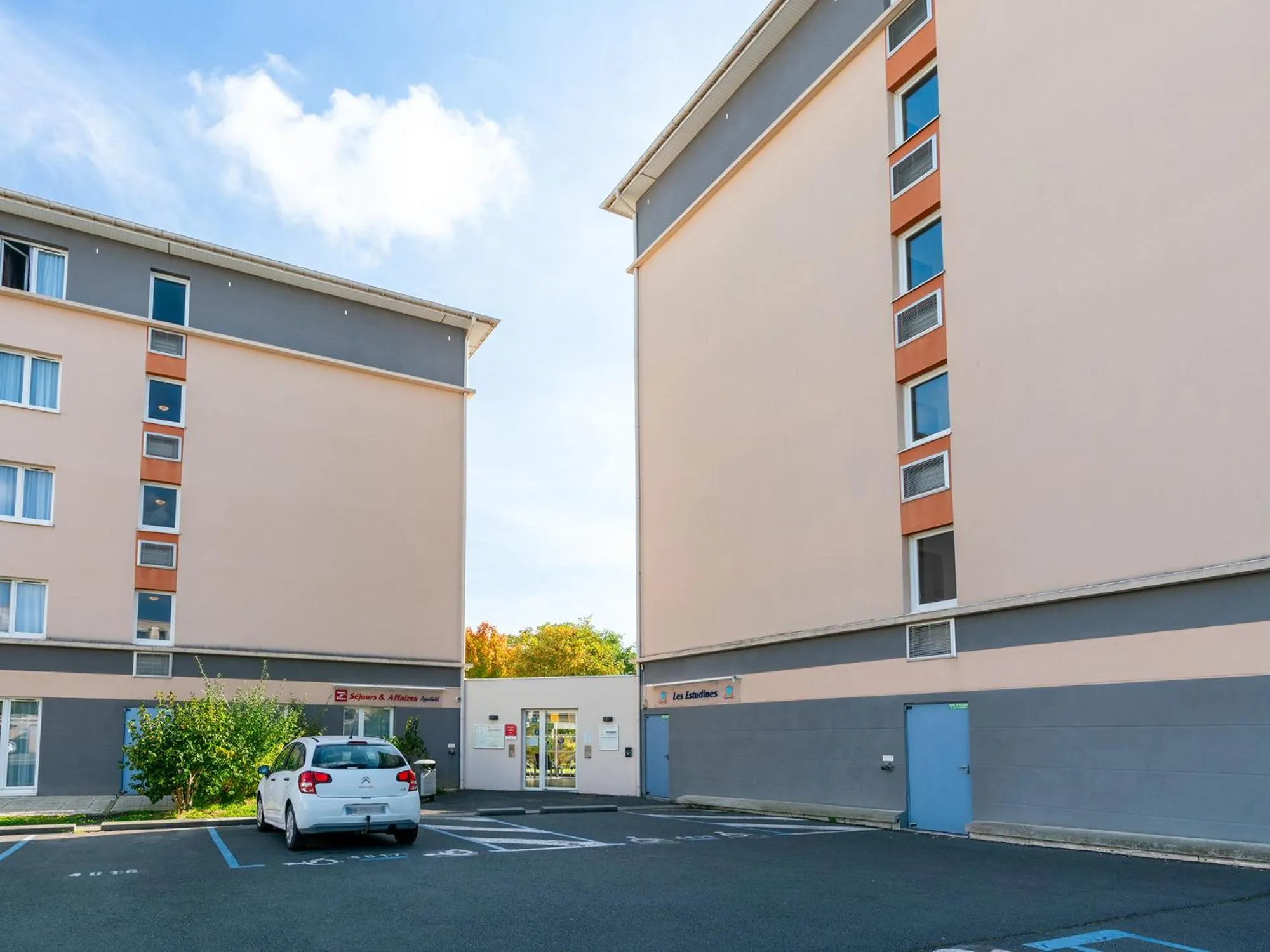 Property building in Séjours & Affaires Caen Le Clos Beaumois