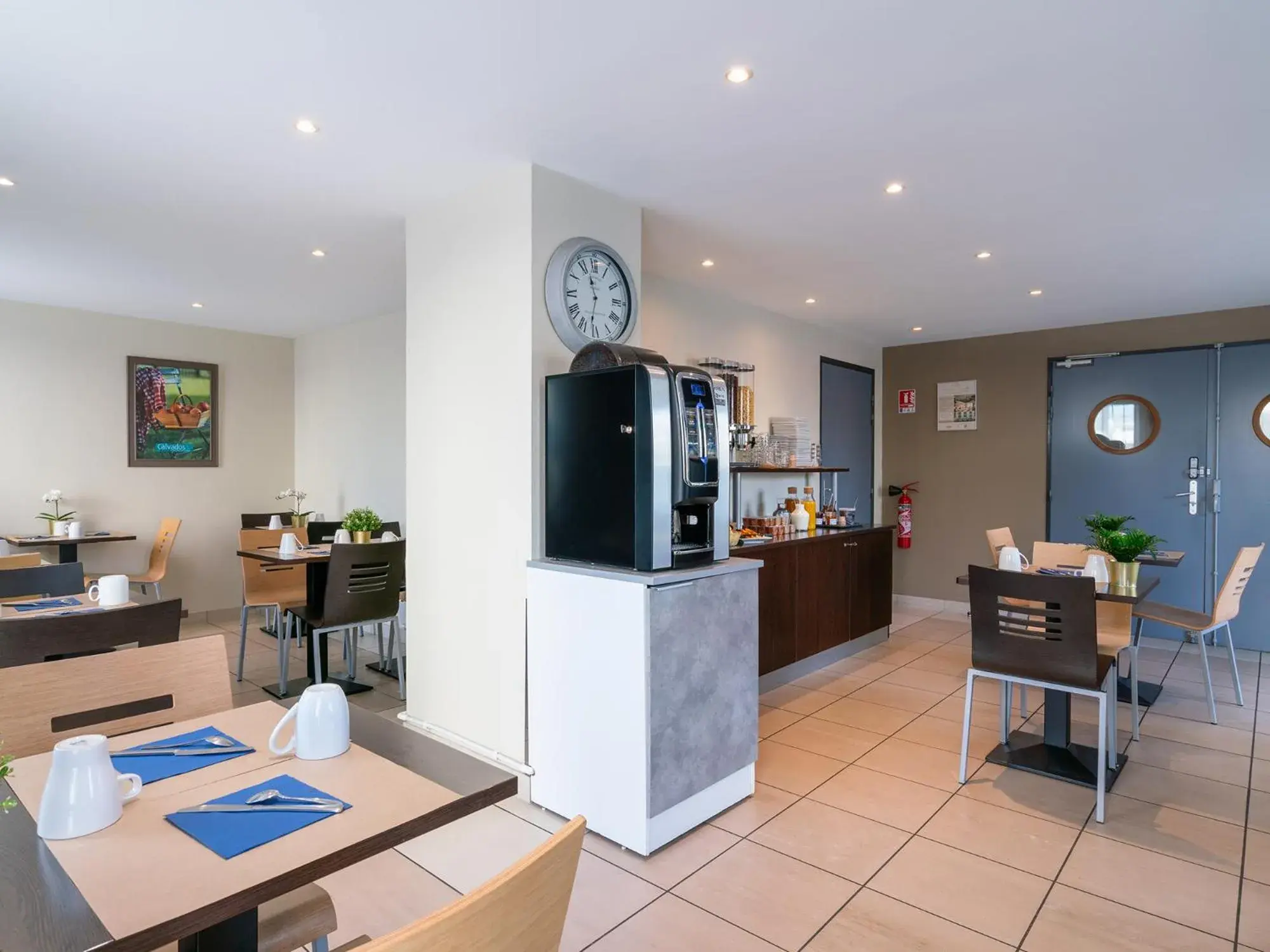 Breakfast in Séjours & Affaires Caen Le Clos Beaumois Breakfast in Séjours & Affaires Caen Le Clos Beaumois