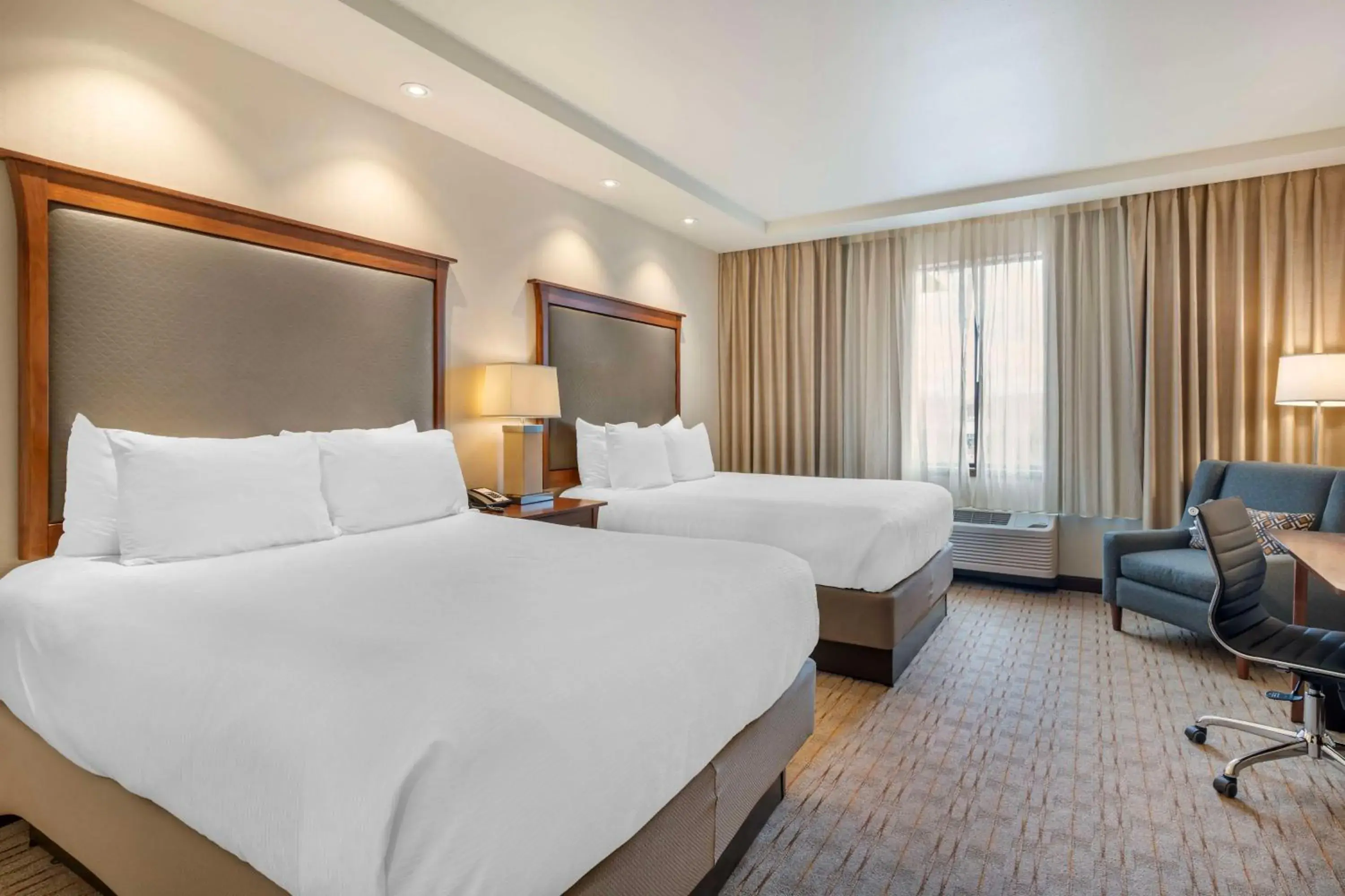 Queen Room with Two Queen Beds in Best Western Premier Boulder Falls Inn Queen Room with Two Queen Beds in Best Western Premier Boulder Falls Inn