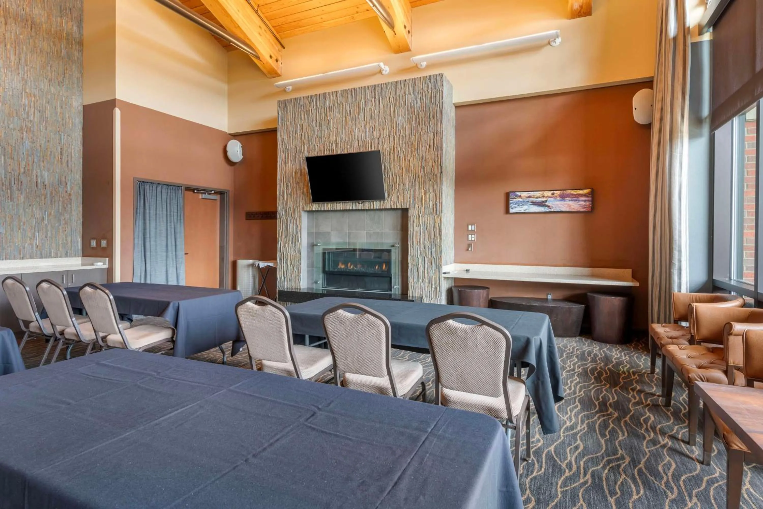 Meeting/conference room in Best Western Premier Boulder Falls Inn