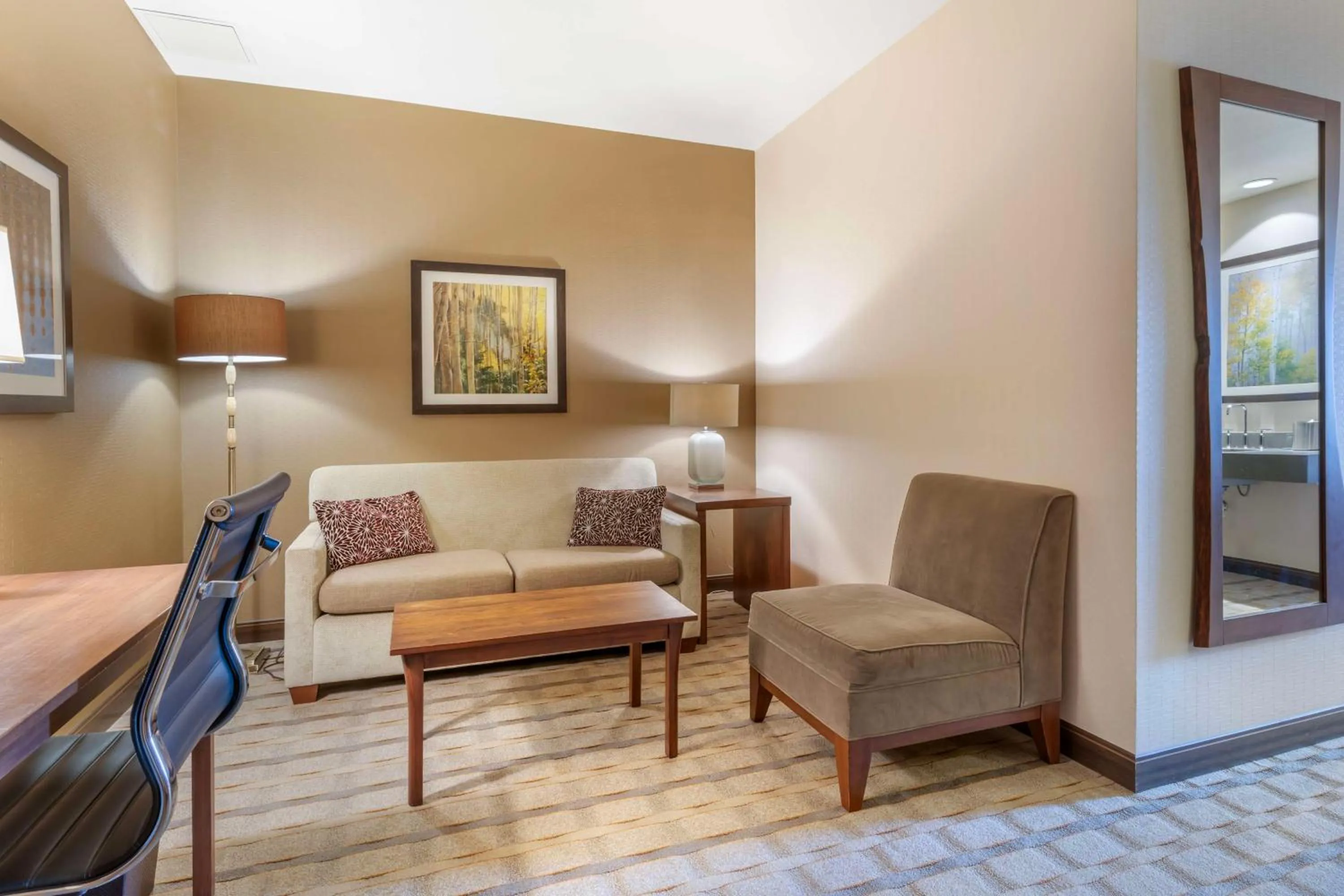Bedroom, Bed in Best Western Premier Boulder Falls Inn