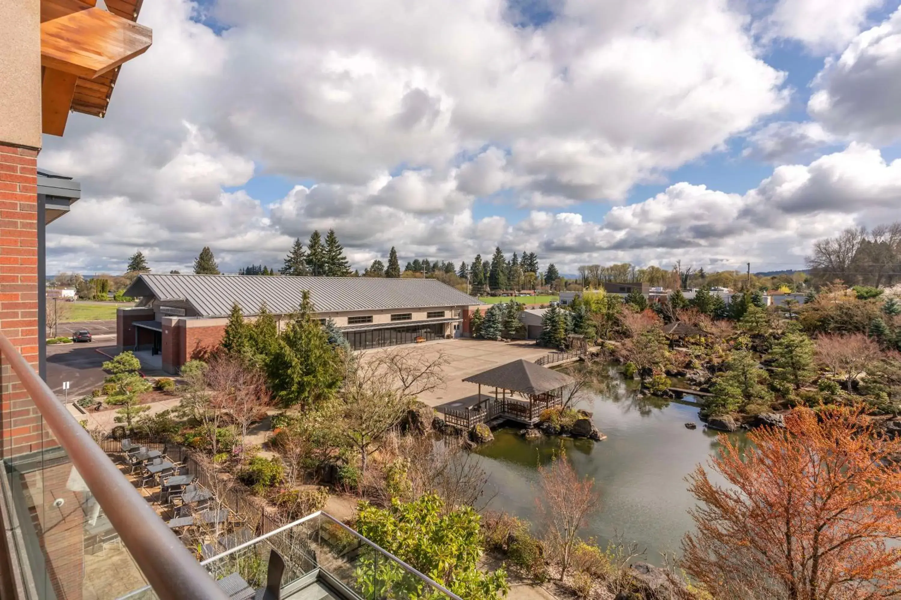 Property building in Best Western Premier Boulder Falls Inn Property building in Best Western Premier Boulder Falls Inn