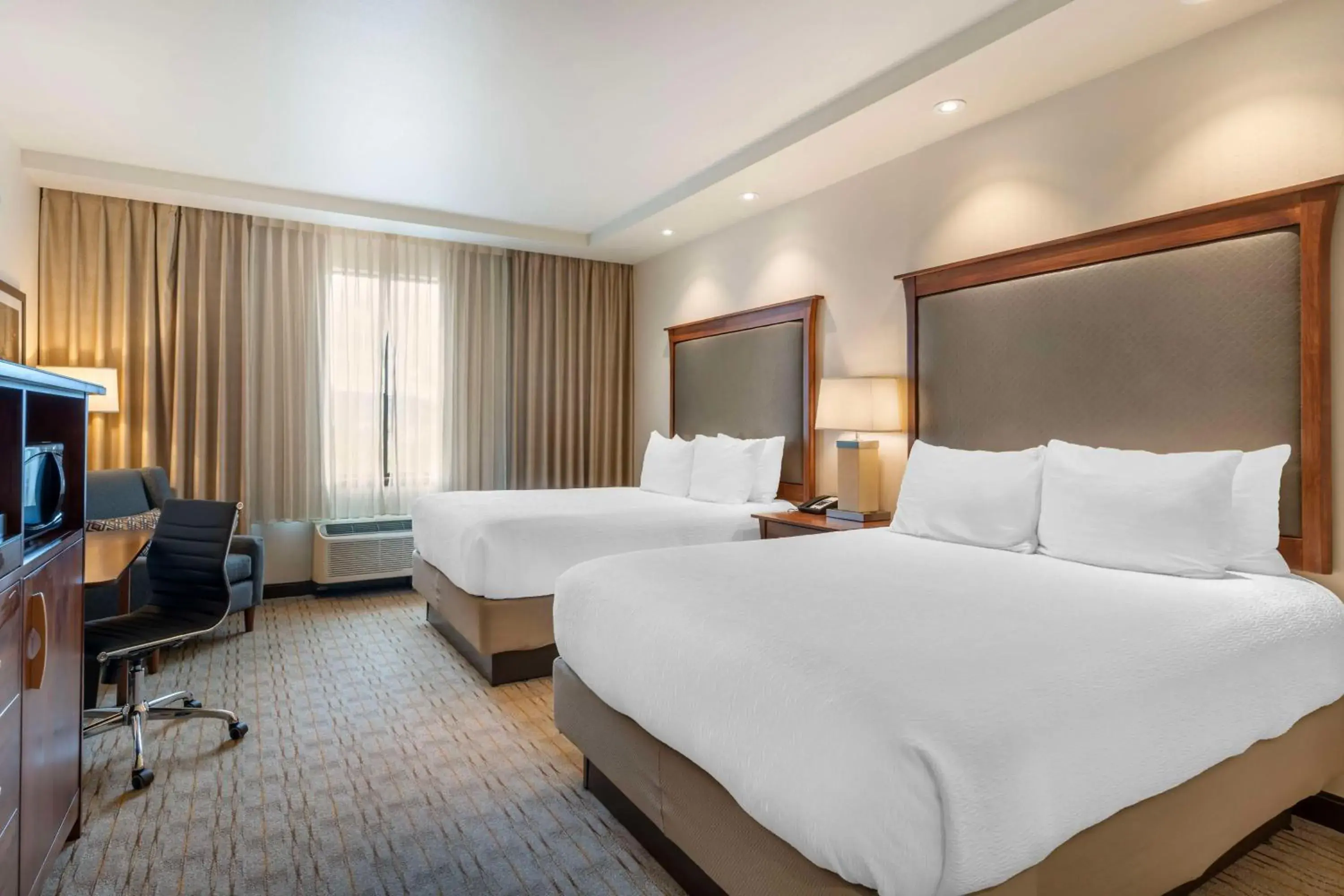 Bedroom, Bed in Best Western Premier Boulder Falls Inn Bedroom, Bed in Best Western Premier Boulder Falls Inn