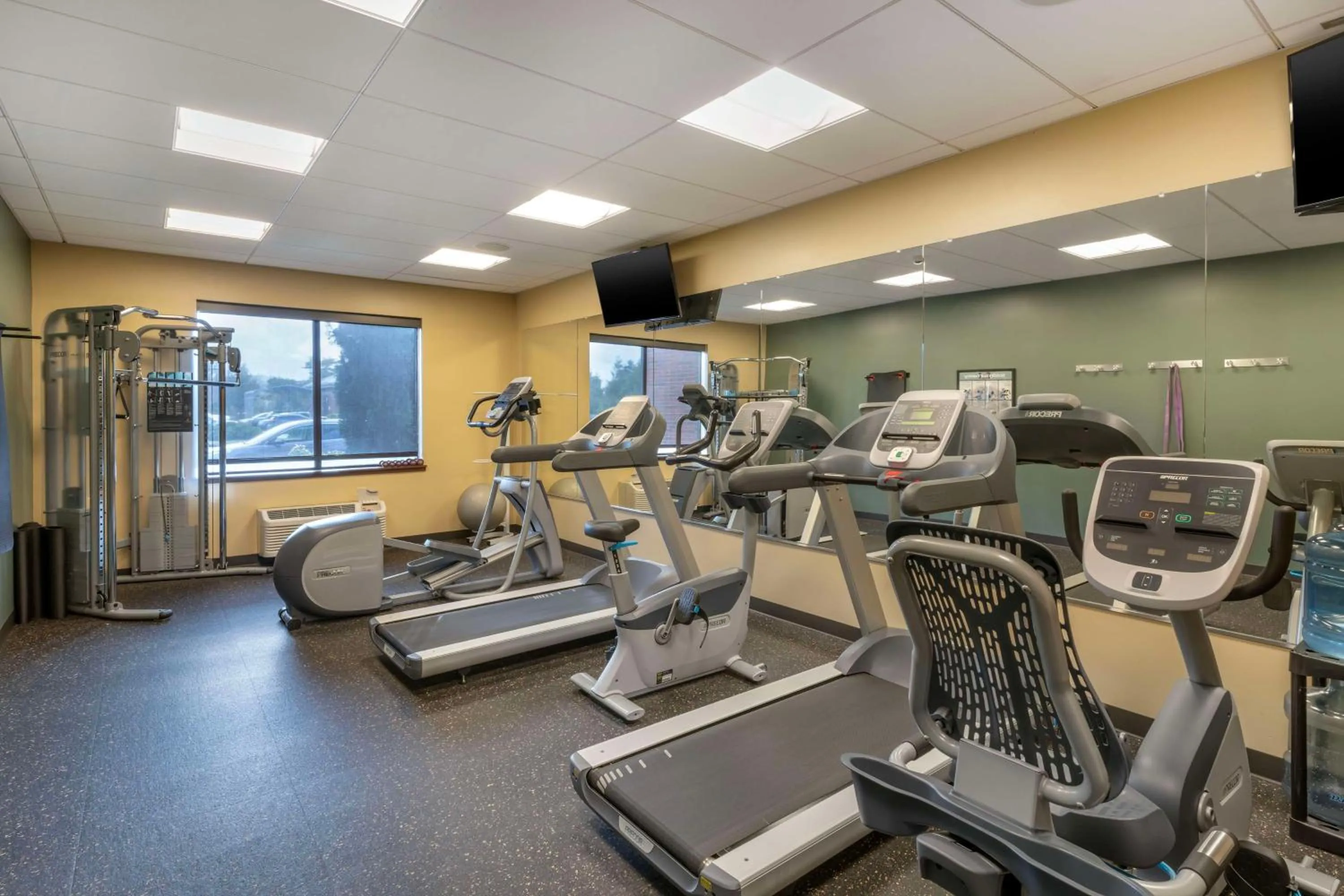 Fitness centre/facilities in Best Western Premier Boulder Falls Inn