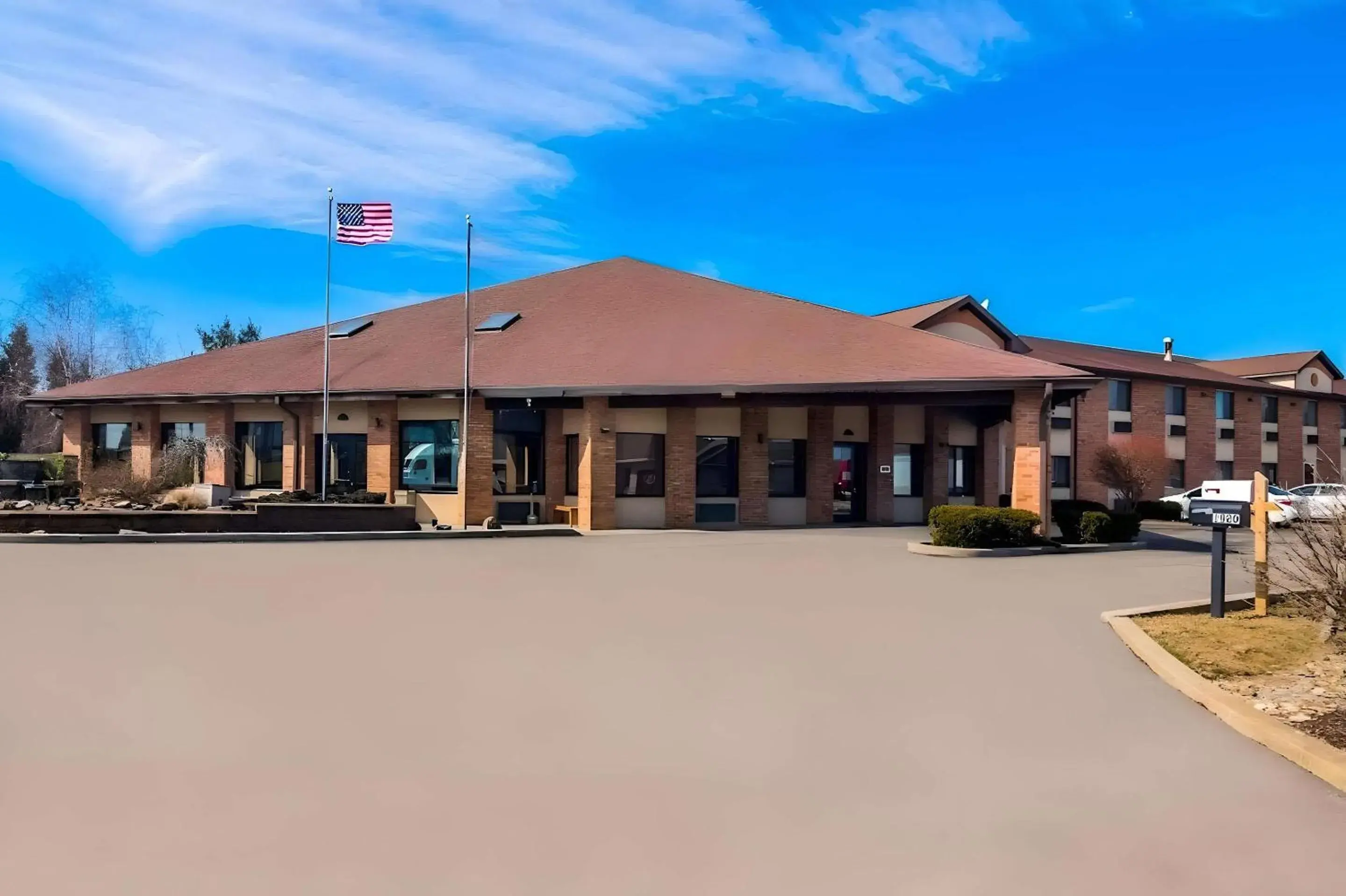 Property building in Best Western Grove City Inn Property building in Best Western Grove City Inn