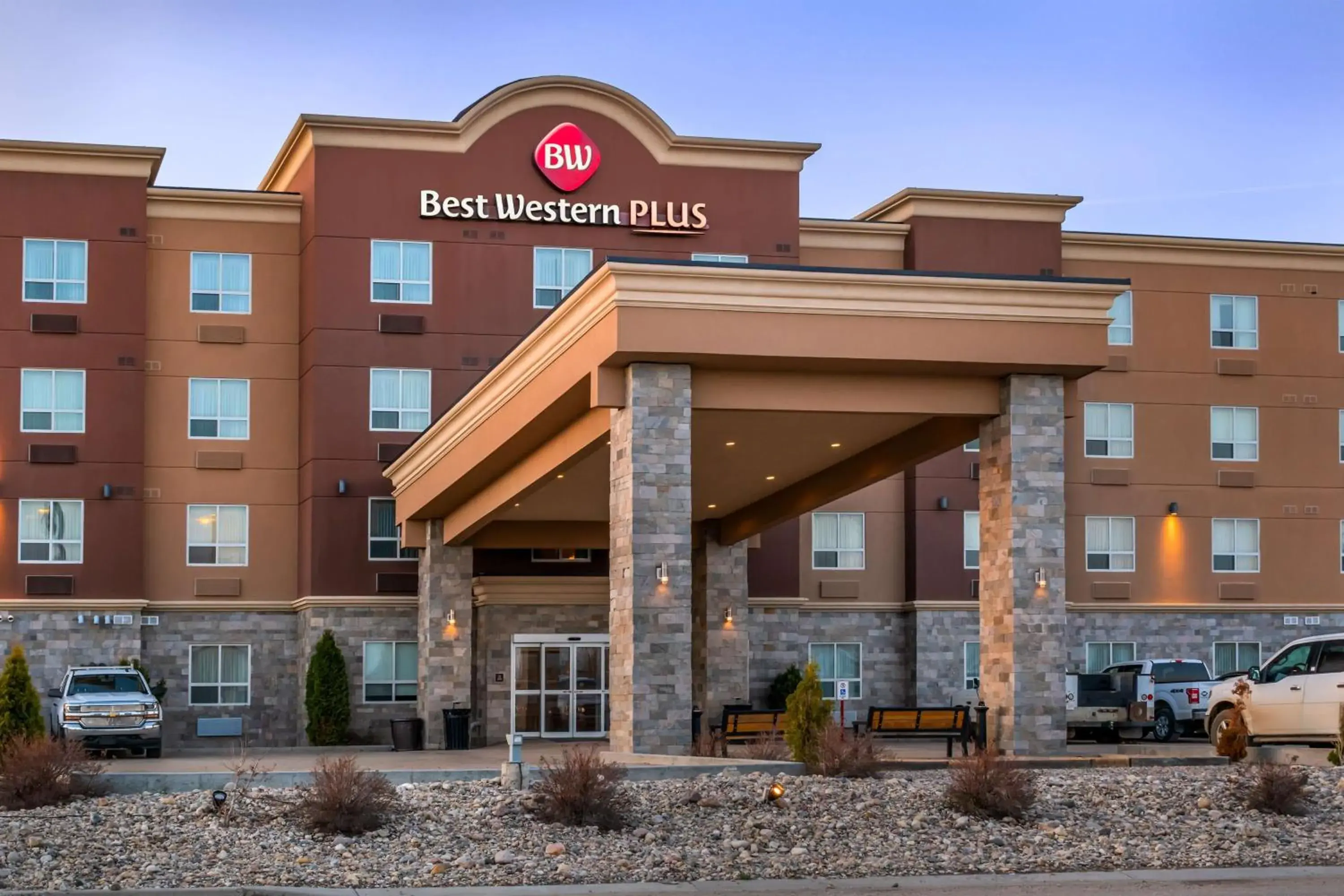 Property building in Best Western Plus Kindersley Hotel Property building in Best Western Plus Kindersley Hotel