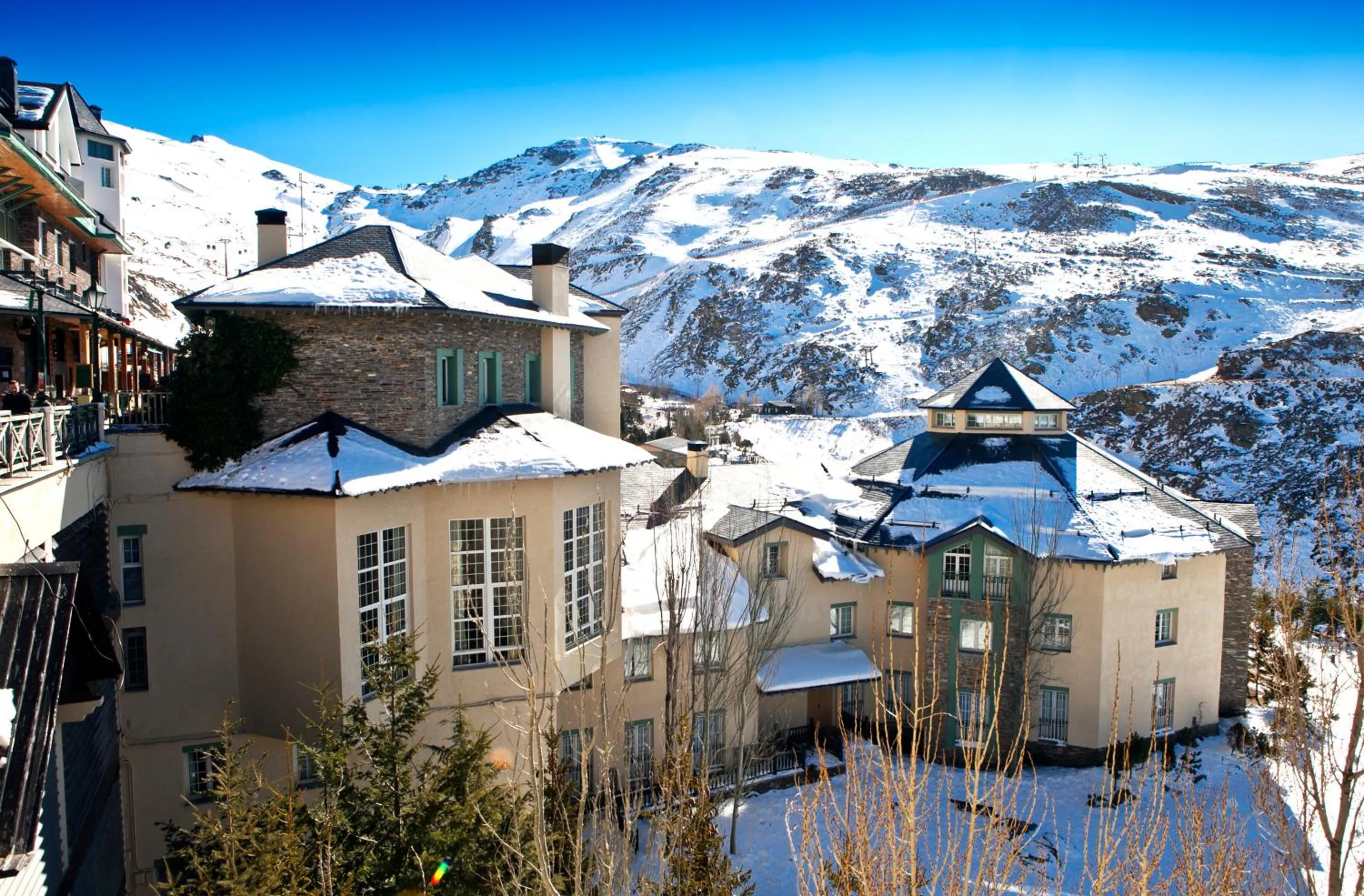 Facade/entrance in Hotel Apartamentos Trevenque