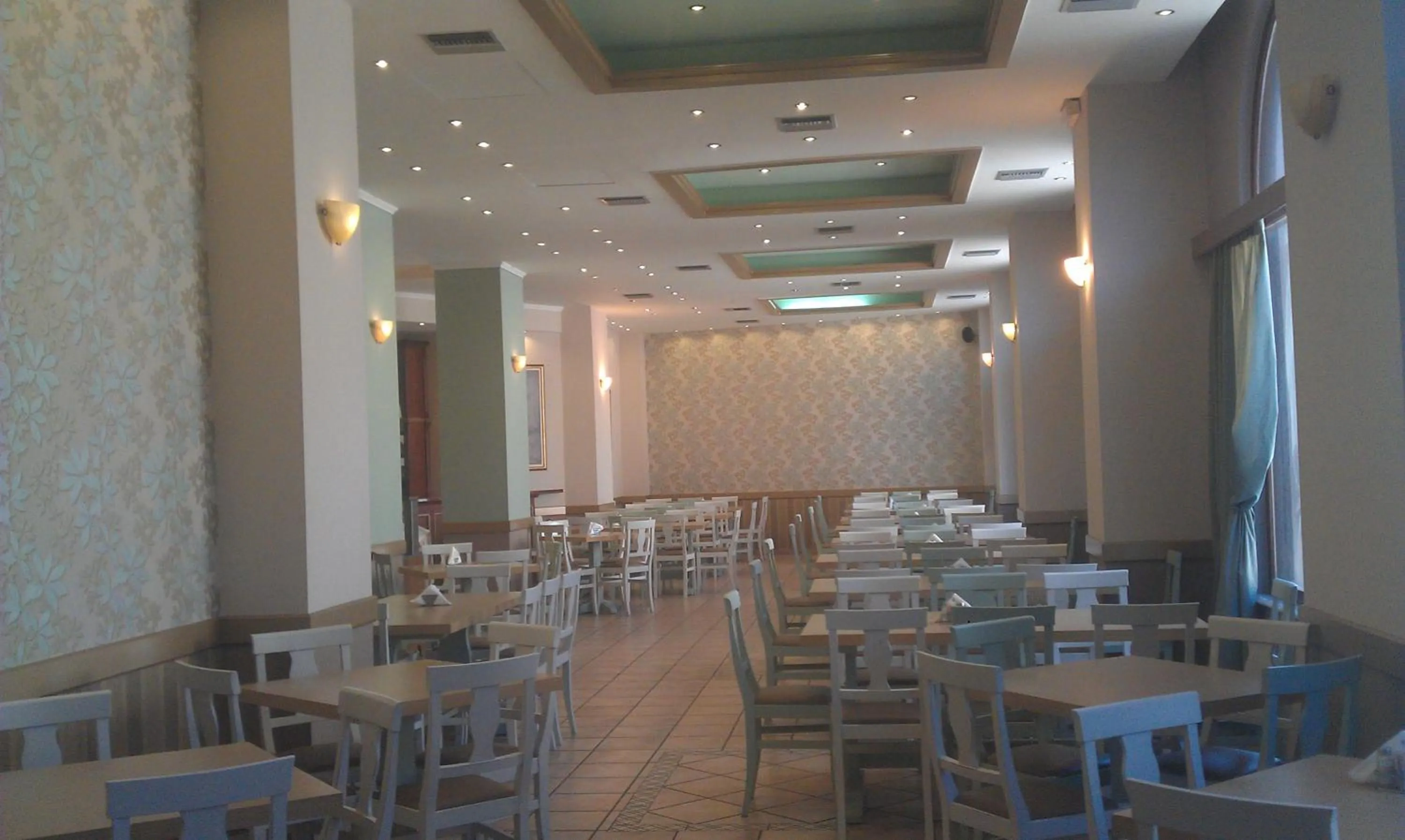 Lounge or bar in Itanos