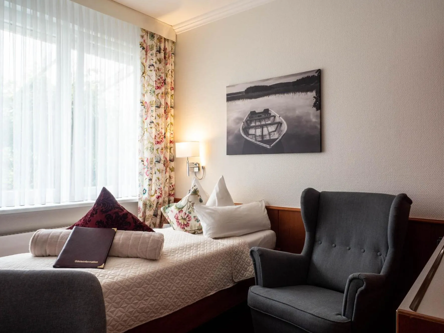 Photo of the whole room, Bed in Garni Hotel & Appartements Nordstrand